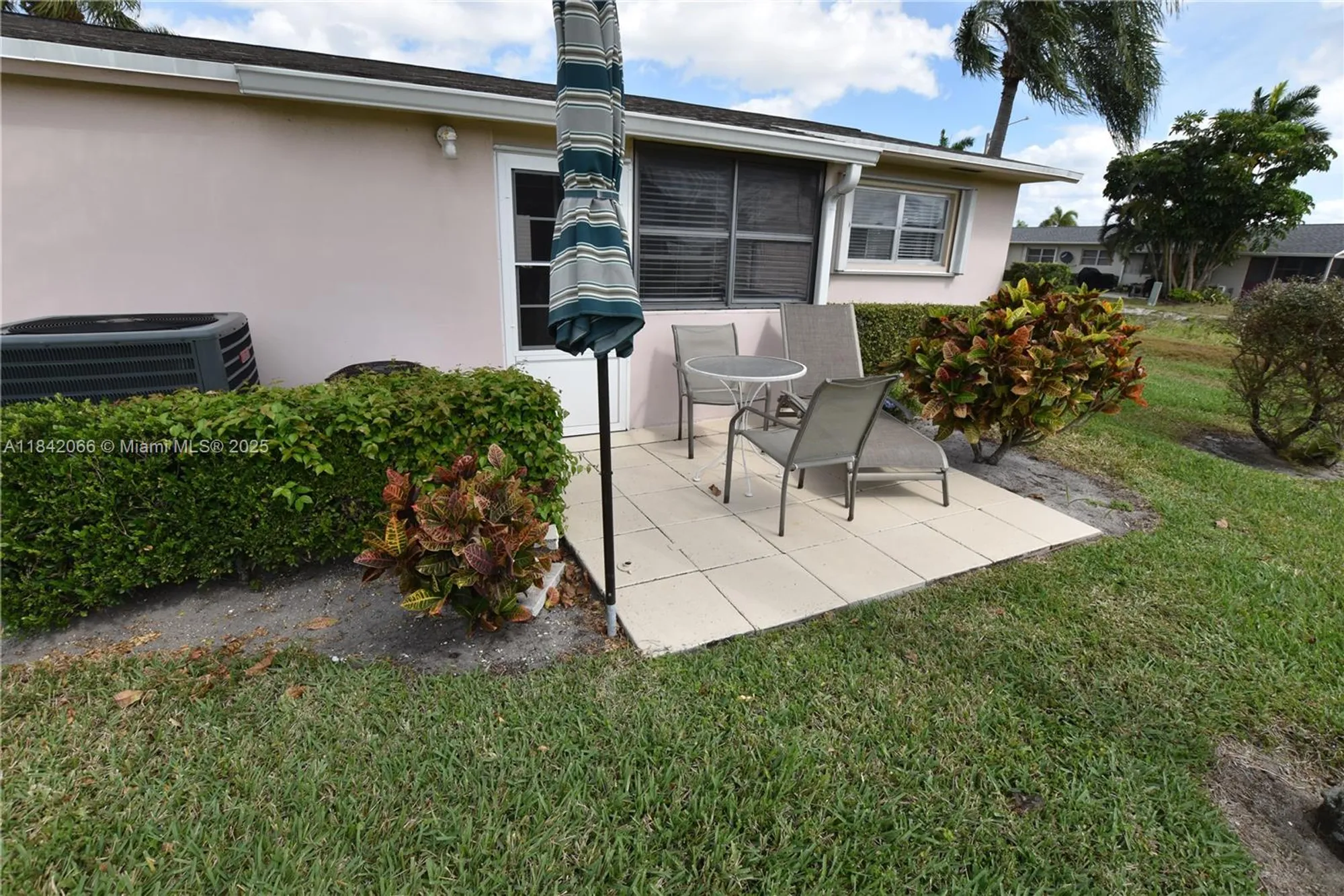 Property Slideshow image 10 of 28 | 2688 dudley dr j, West Palm Beach, FL, 33415