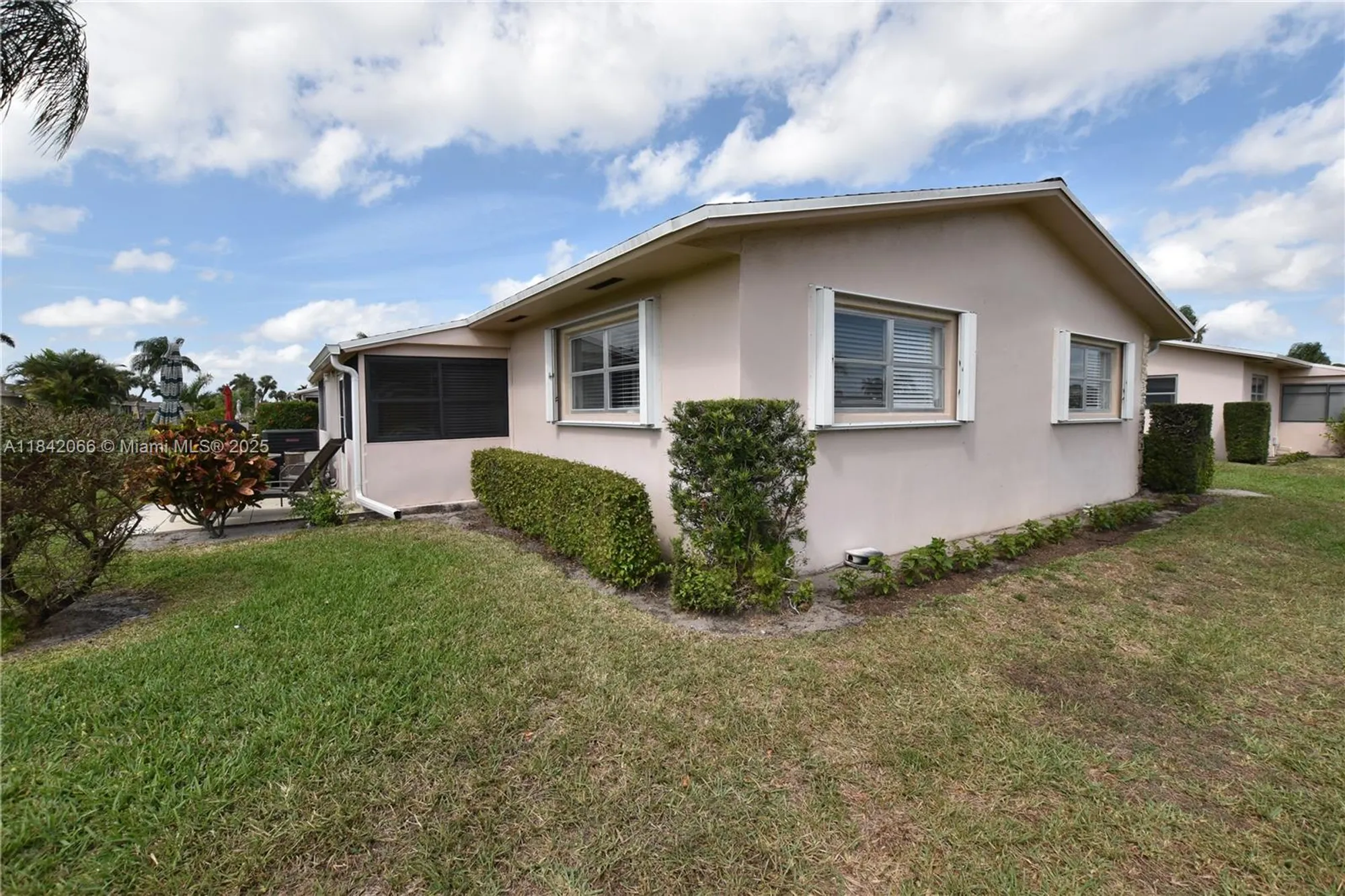 Property Slideshow image 11 of 28 | 2688 dudley dr j, West Palm Beach, FL, 33415
