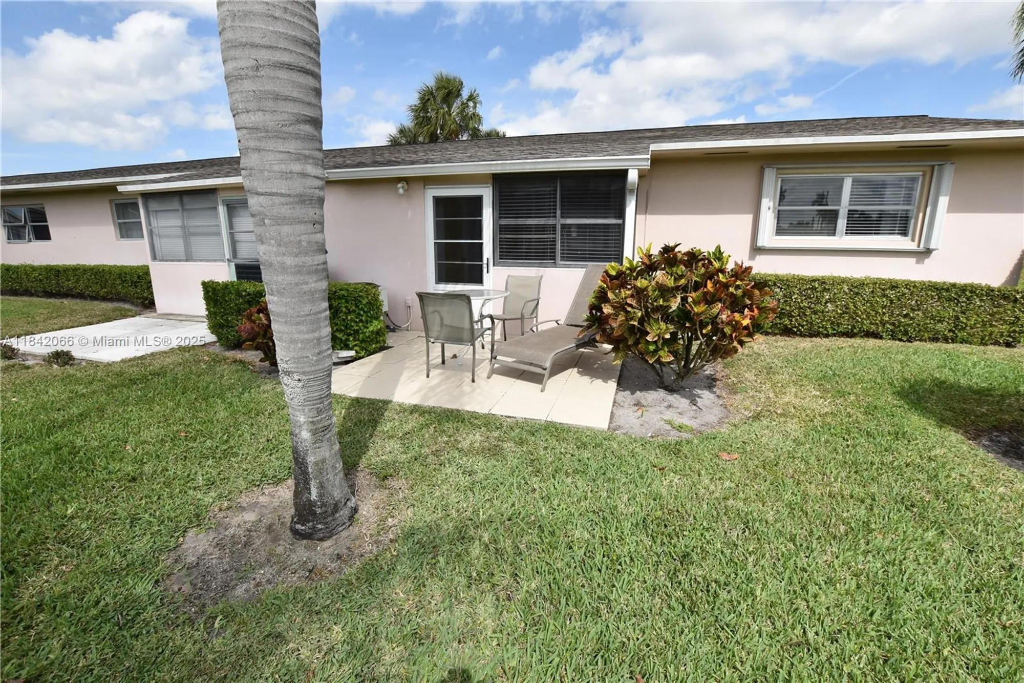 Property Slideshow image 12 of 28 | 2688 dudley dr j, West Palm Beach, FL, 33415
