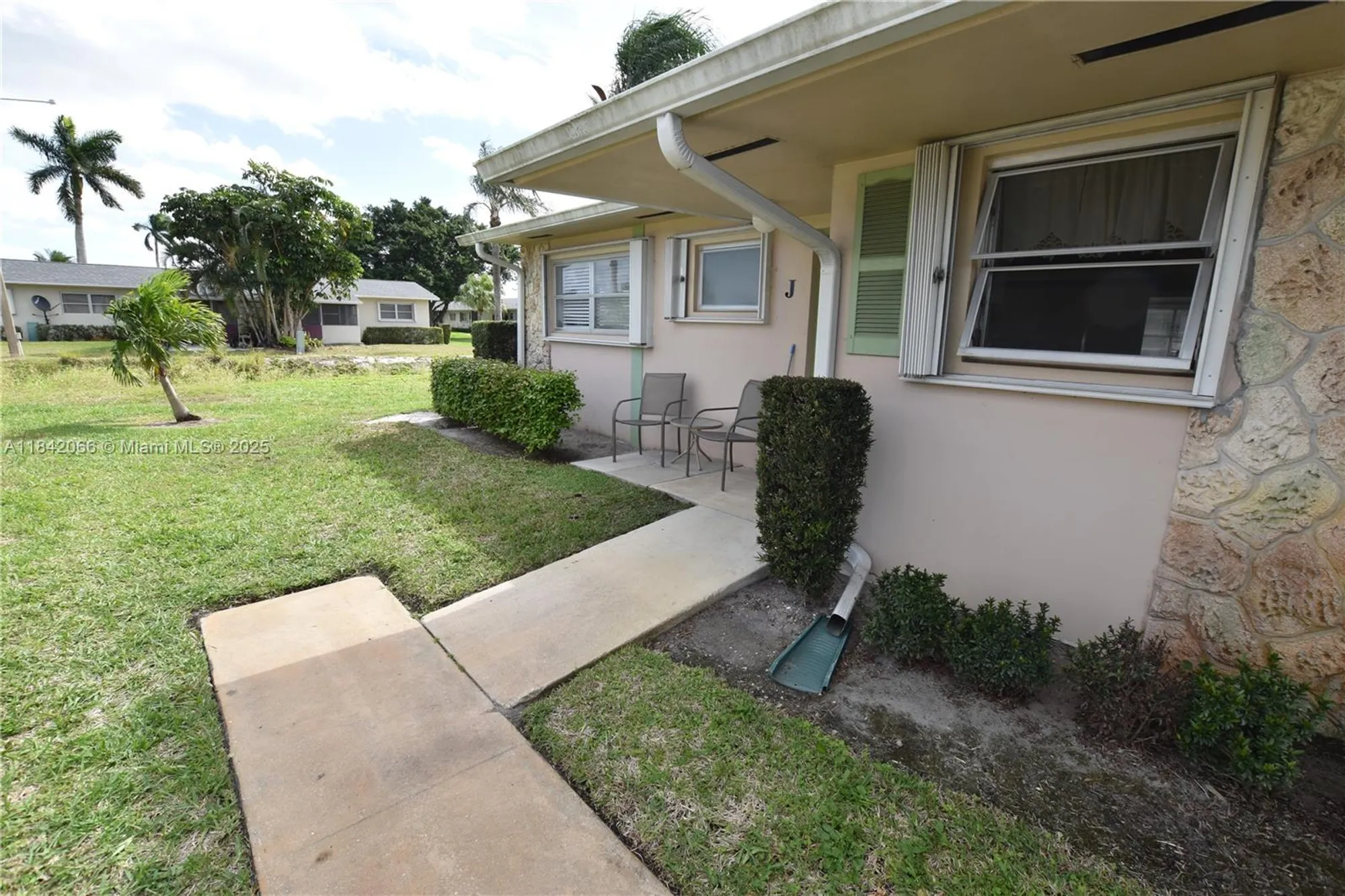 Property Slideshow image 2 of 28 | 2688 dudley dr j, West Palm Beach, FL, 33415