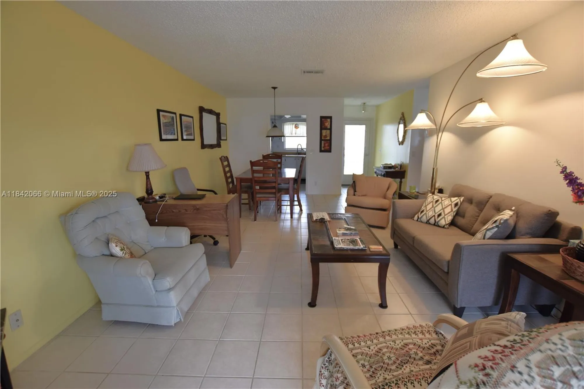 Property Slideshow image 4 of 28 | 2688 dudley dr j, West Palm Beach, FL, 33415