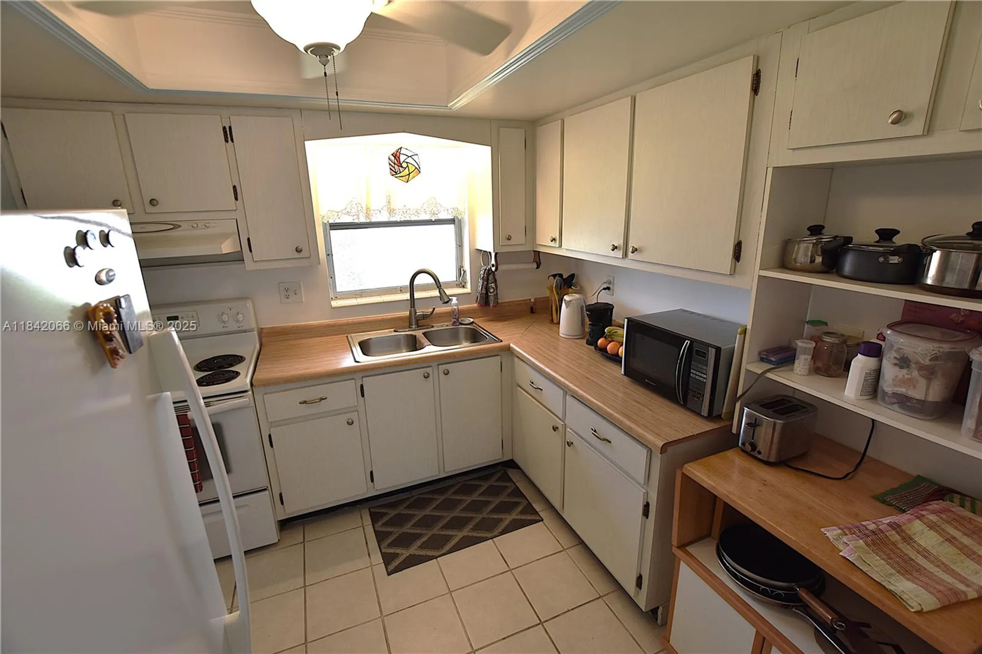 Property Slideshow image 5 of 28 | 2688 dudley dr j, West Palm Beach, FL, 33415