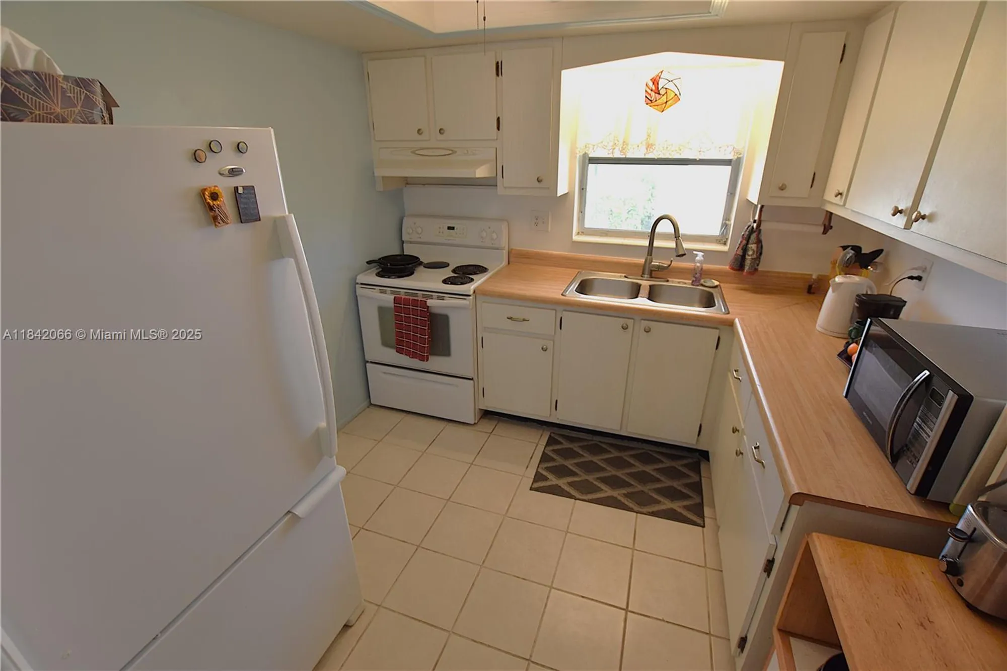 Property Slideshow image 6 of 28 | 2688 dudley dr j, West Palm Beach, FL, 33415