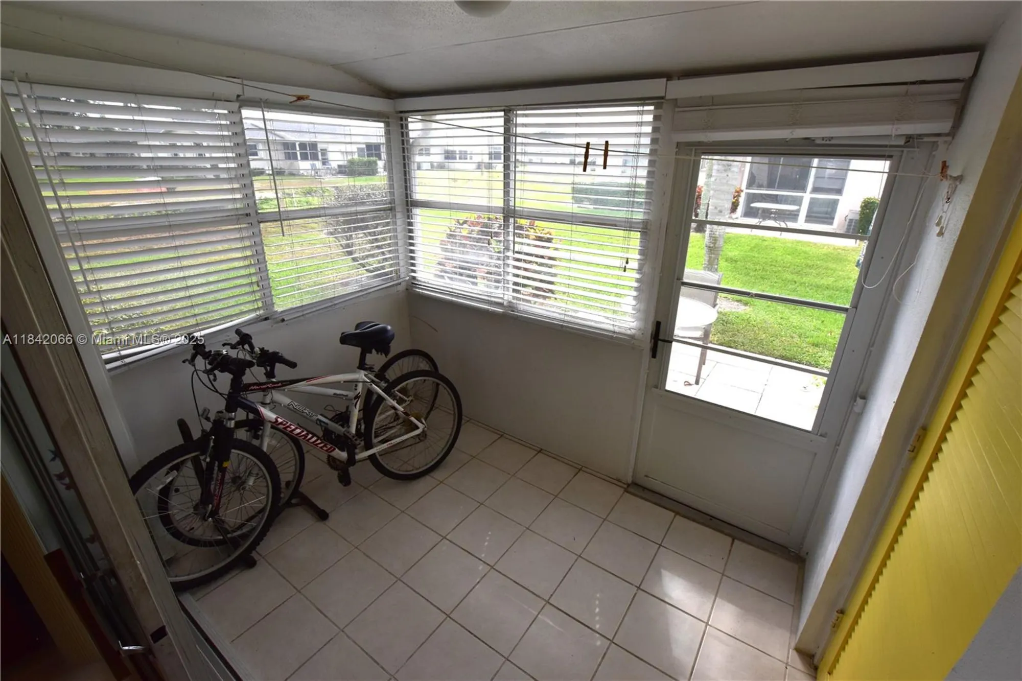 Property Slideshow image 9 of 28 | 2688 dudley dr j, West Palm Beach, FL, 33415