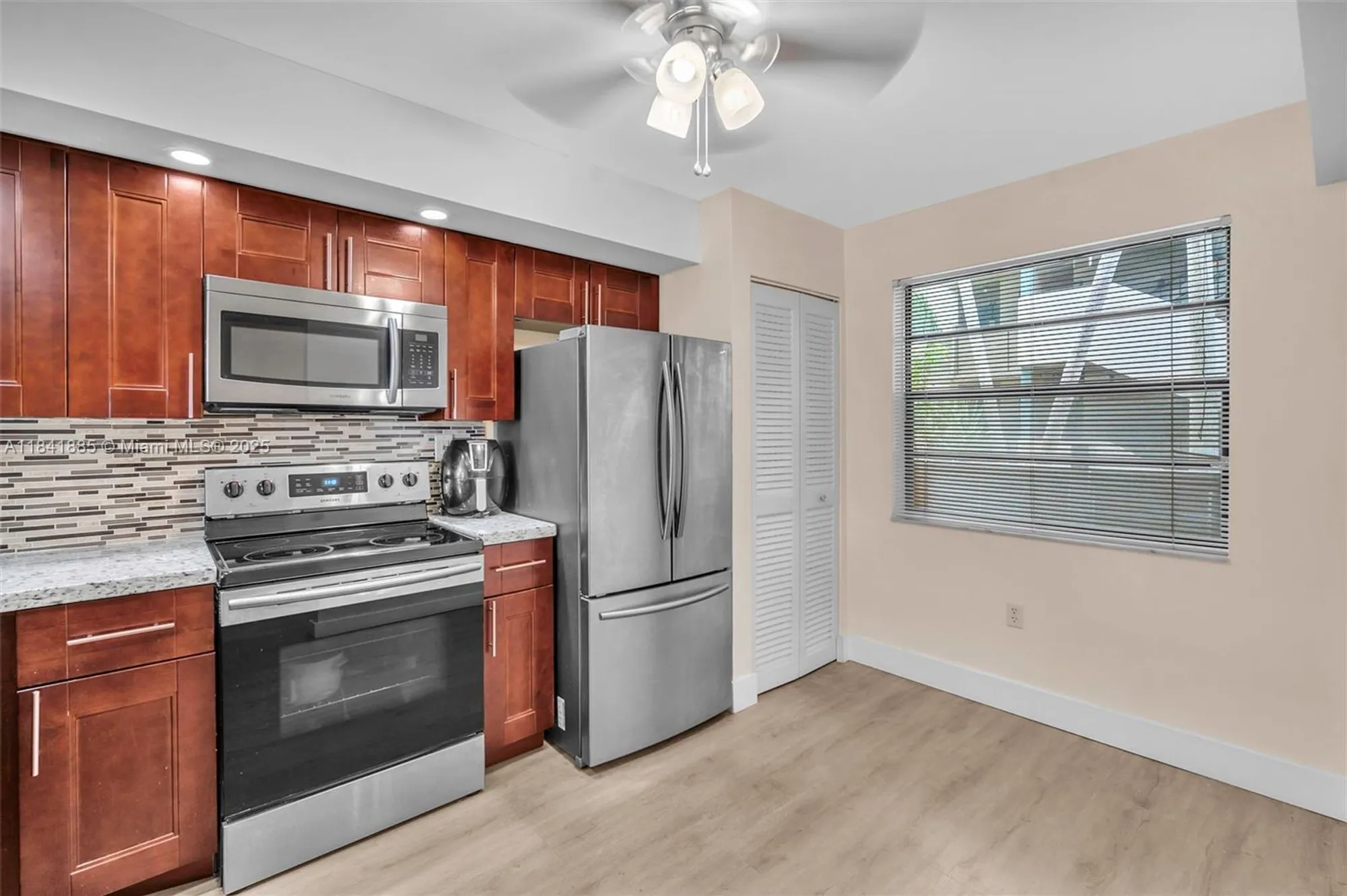 Property Slideshow image 15 of 32 | 1101 colony point cir 207, Pembroke Pines, FL, 33026
