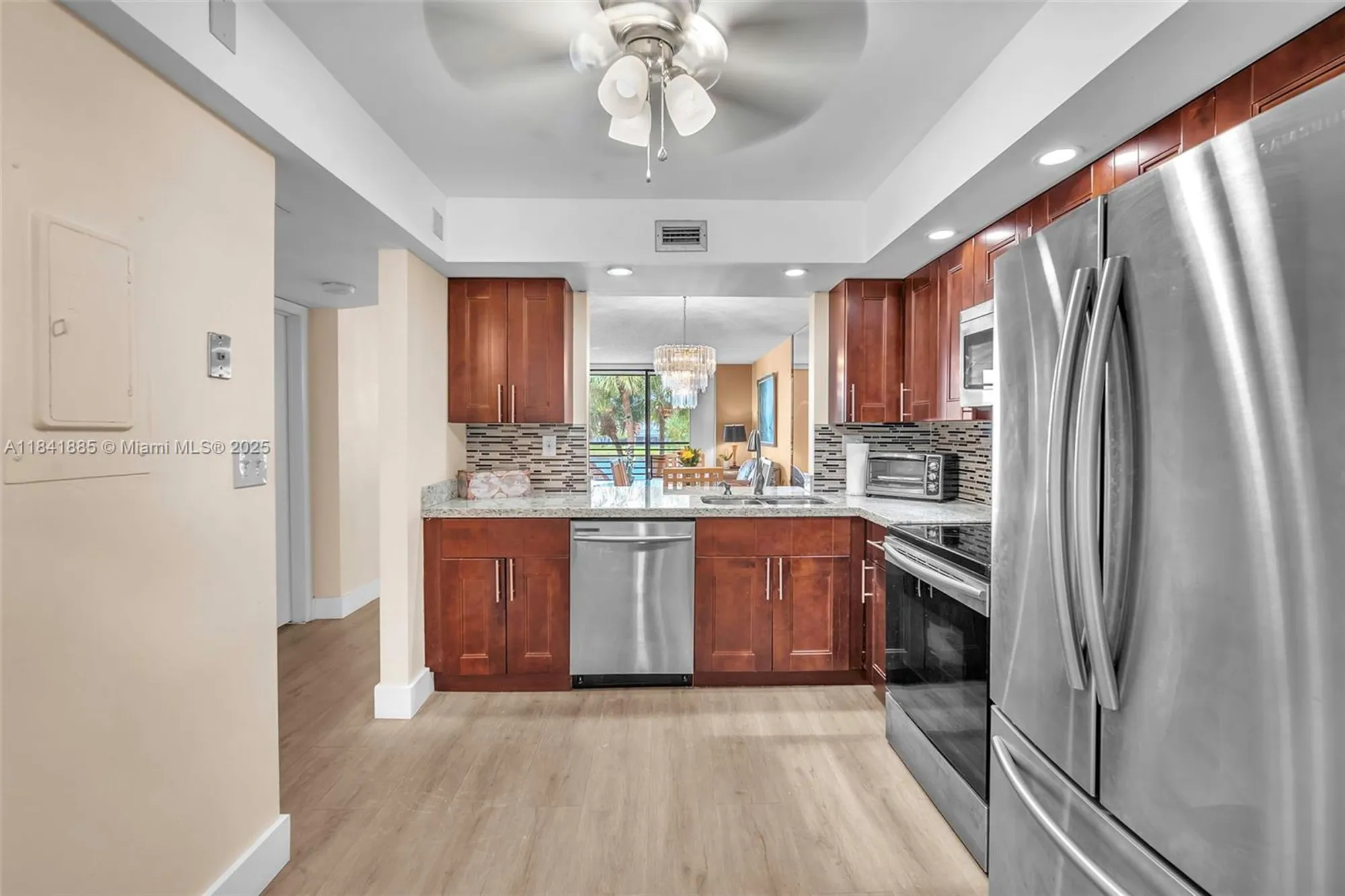 Property Slideshow image 16 of 32 | 1101 colony point cir 207, Pembroke Pines, FL, 33026