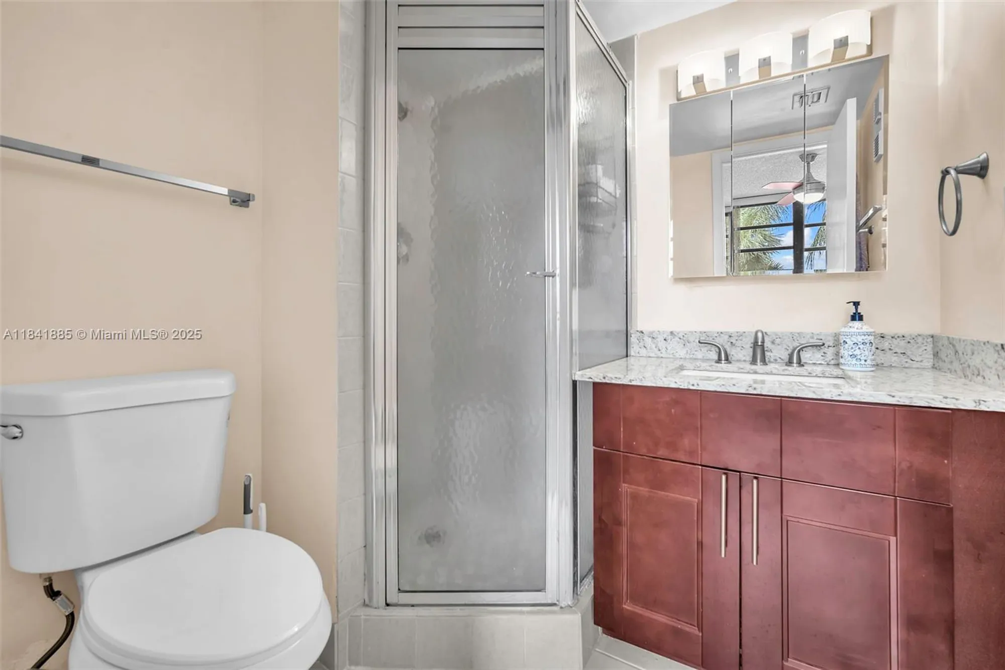 Property Slideshow image 13 of 32 | 1101 colony point cir 207, Pembroke Pines, FL, 33026