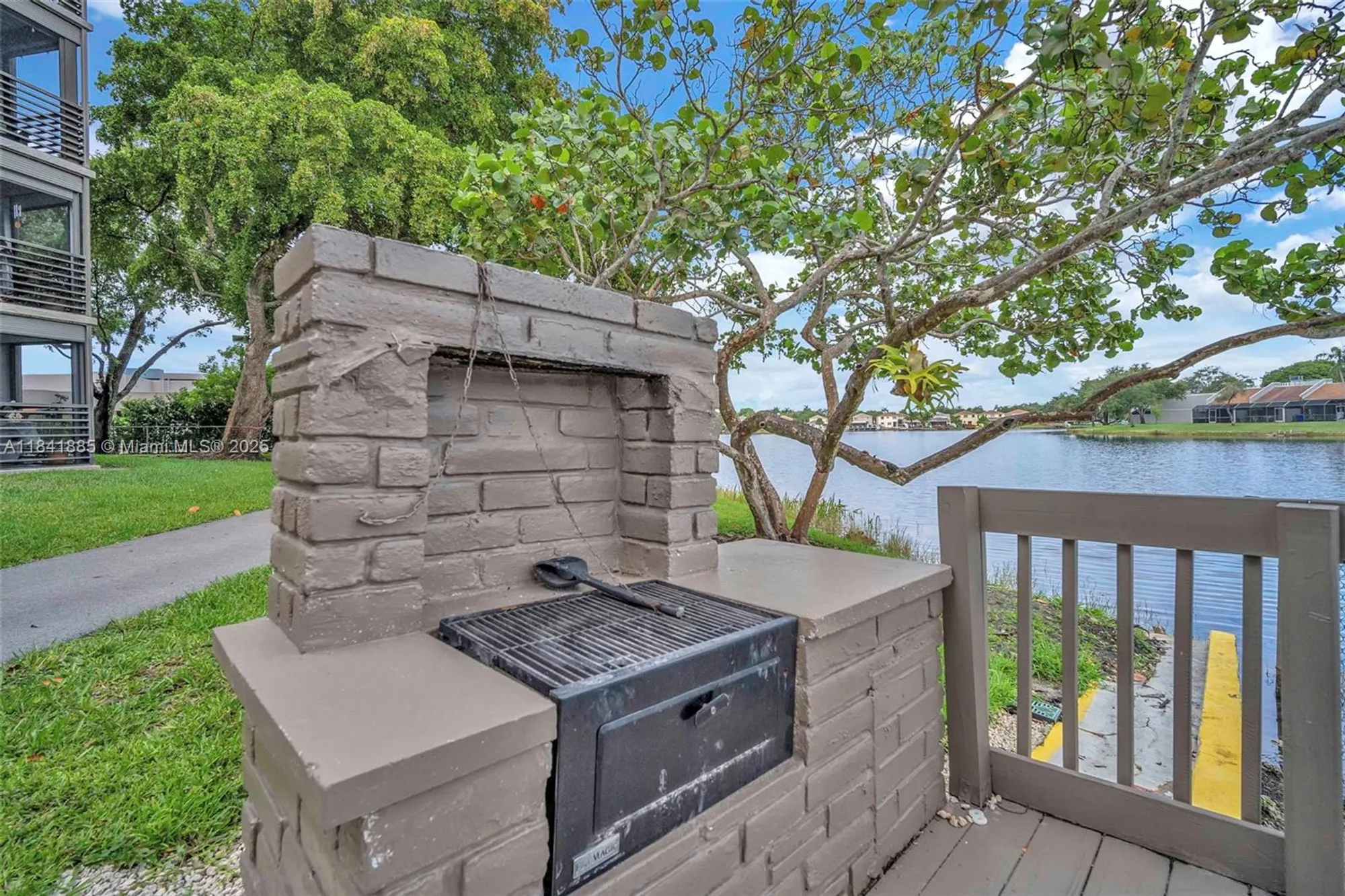 Property Slideshow image 28 of 32 | 1101 colony point cir 207, Pembroke Pines, FL, 33026