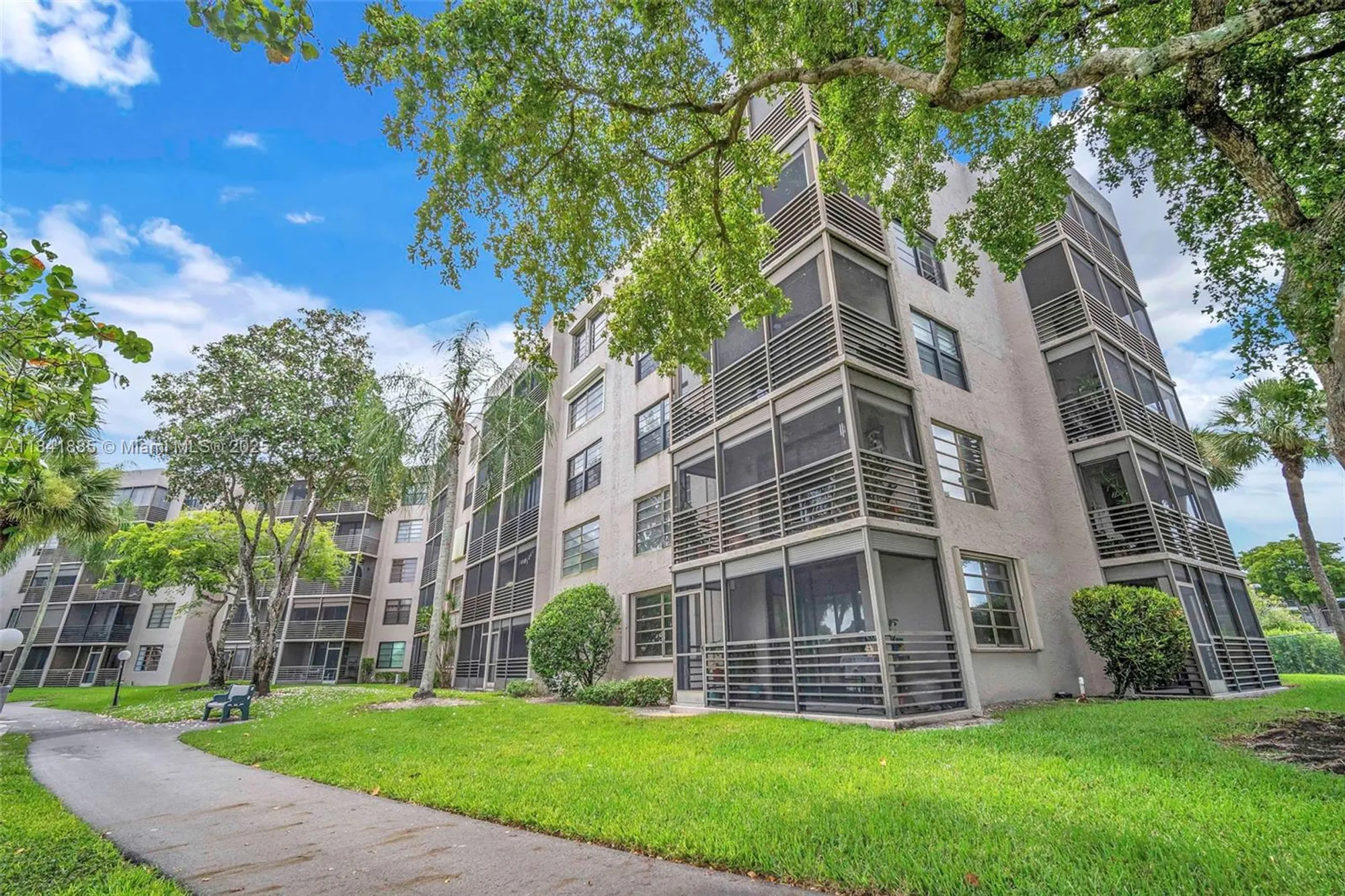 Property Slideshow image 30 of 32 | 1101 colony point cir 207, Pembroke Pines, FL, 33026