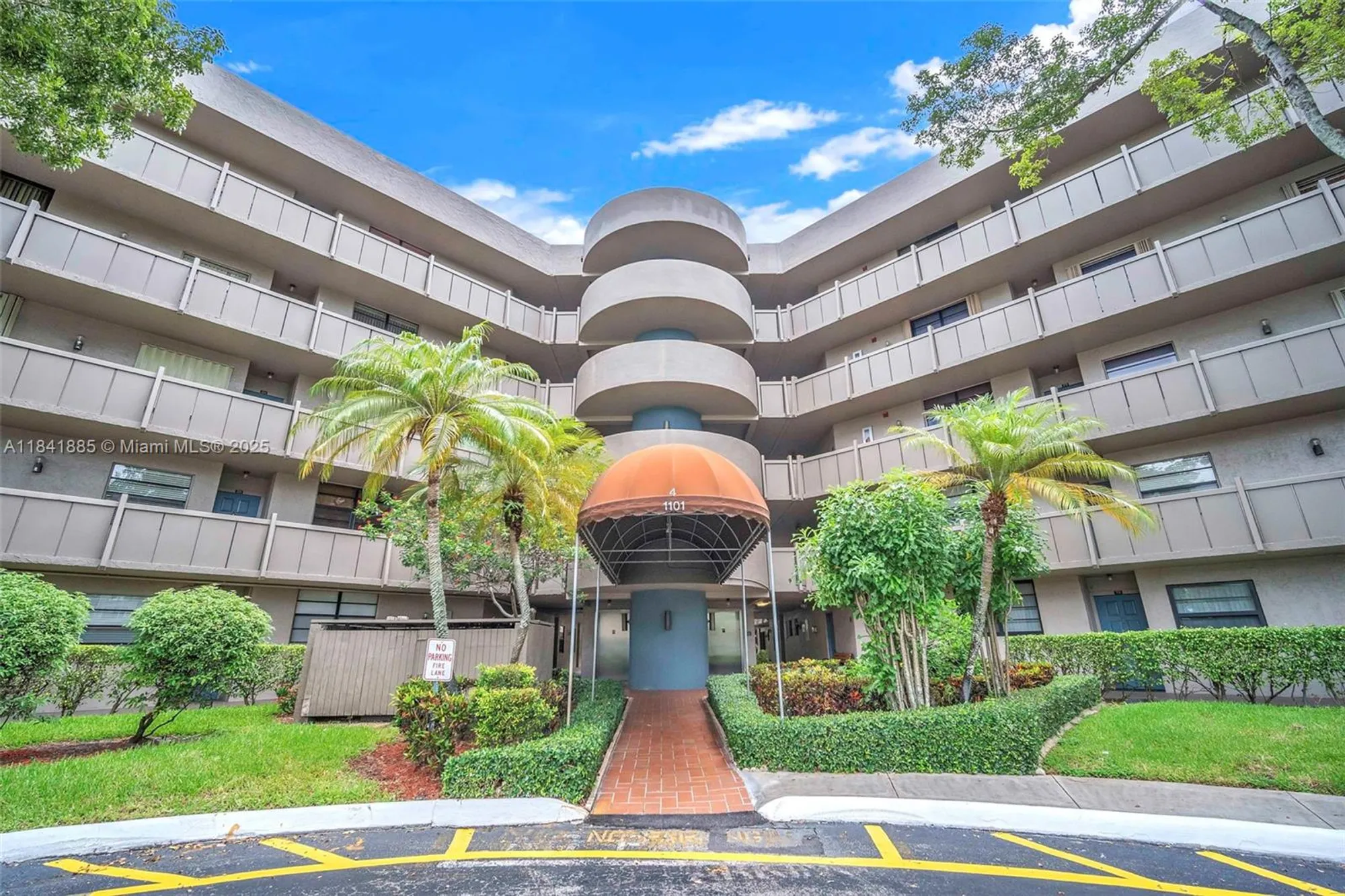 Property Slideshow image 6 of 32 | 1101 colony point cir 207, Pembroke Pines, FL, 33026