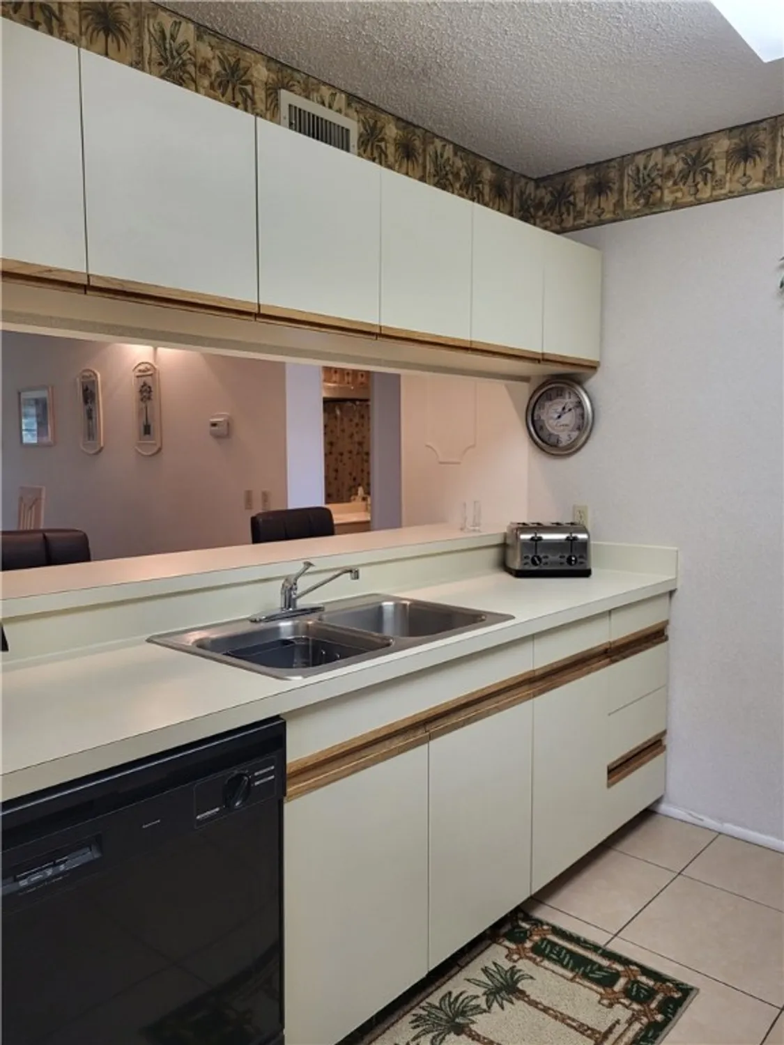 Property Slideshow image 5 of 20 | 12 plantation dr apt 206, Vero Beach, FL, 32966