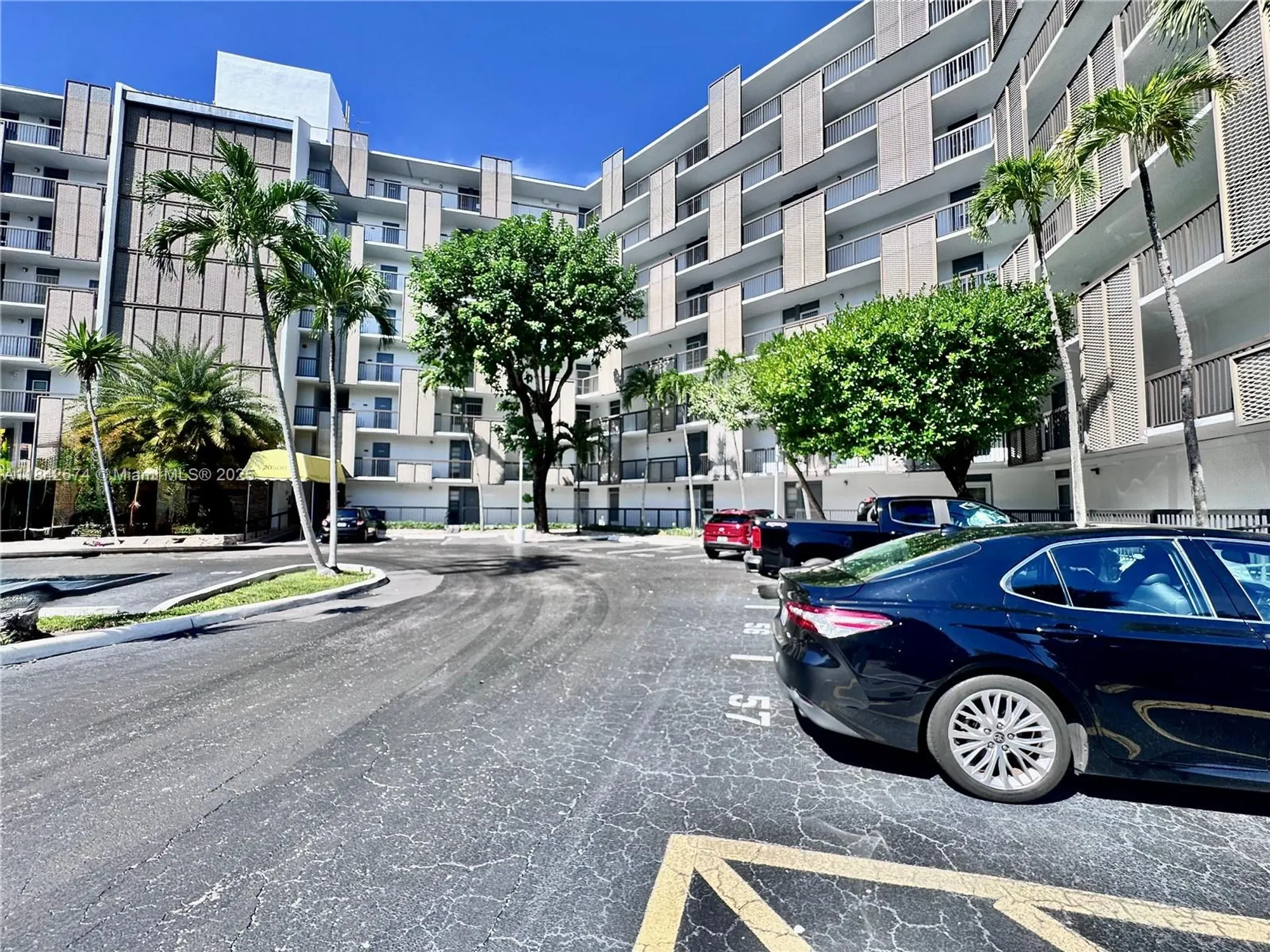 Property Slideshow image 15 of 17 | 20500 w country club dr 210, Aventura, FL, 33180