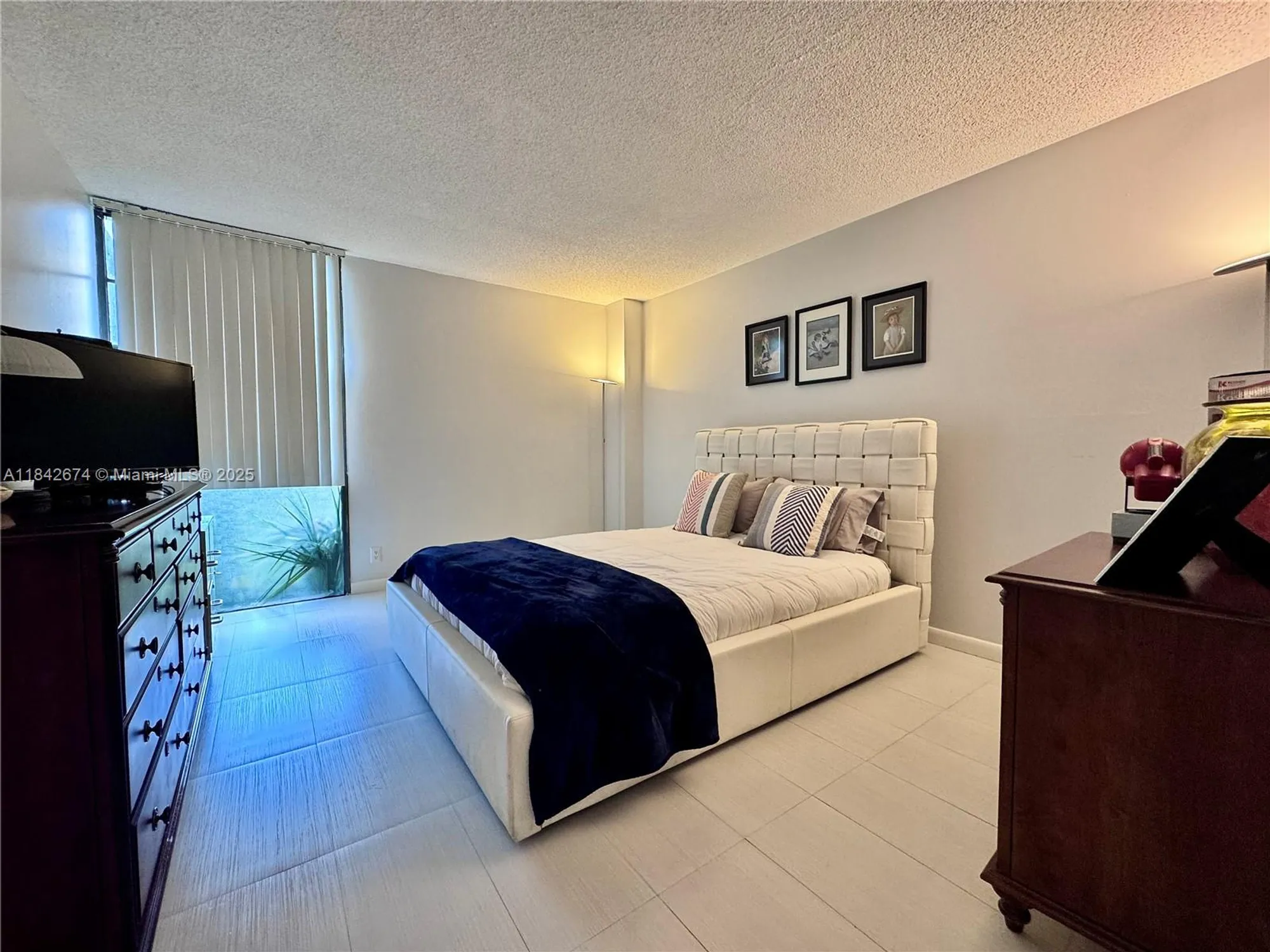Property Slideshow image 10 of 17 | 20500 w country club dr 210, Aventura, FL, 33180