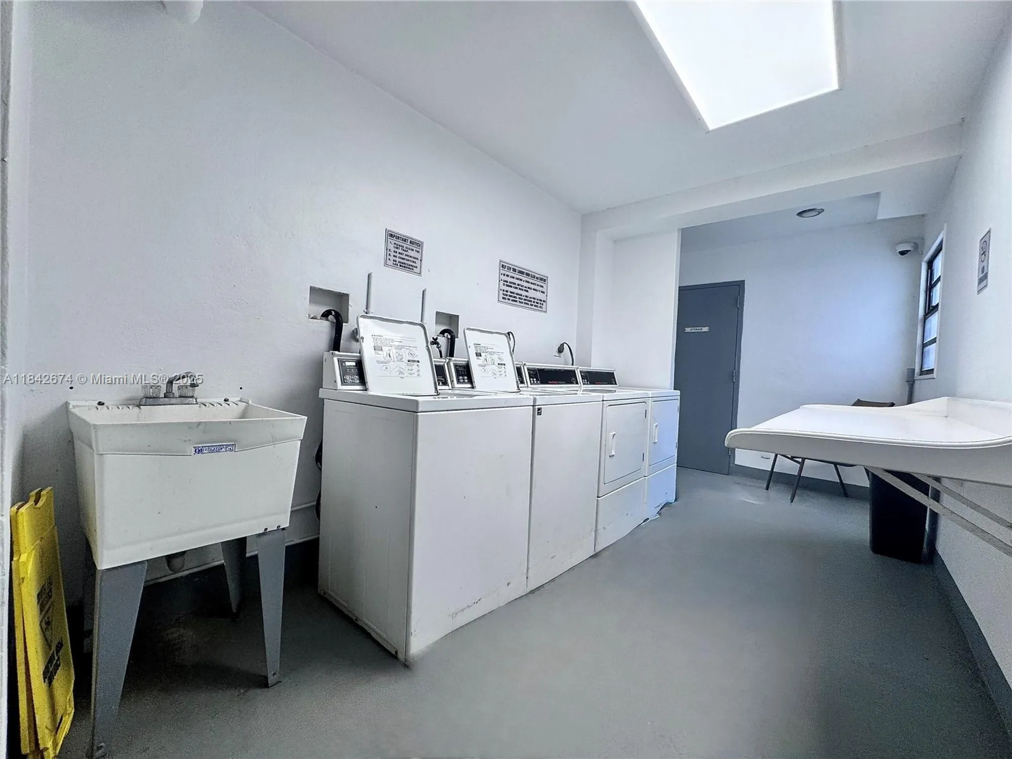 Property Slideshow image 12 of 17 | 20500 w country club dr 210, Aventura, FL, 33180