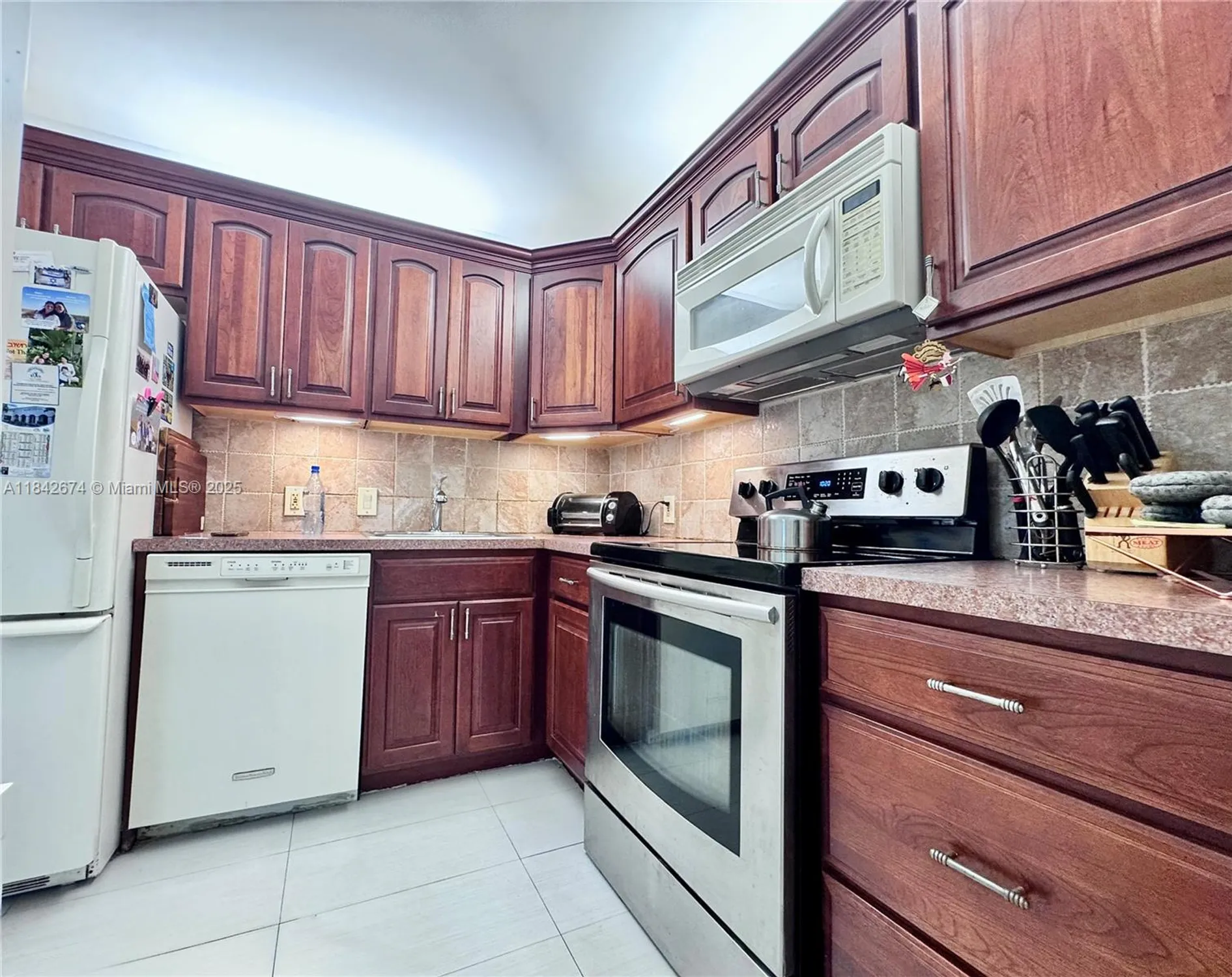 Property Slideshow image 6 of 17 | 20500 w country club dr 210, Aventura, FL, 33180