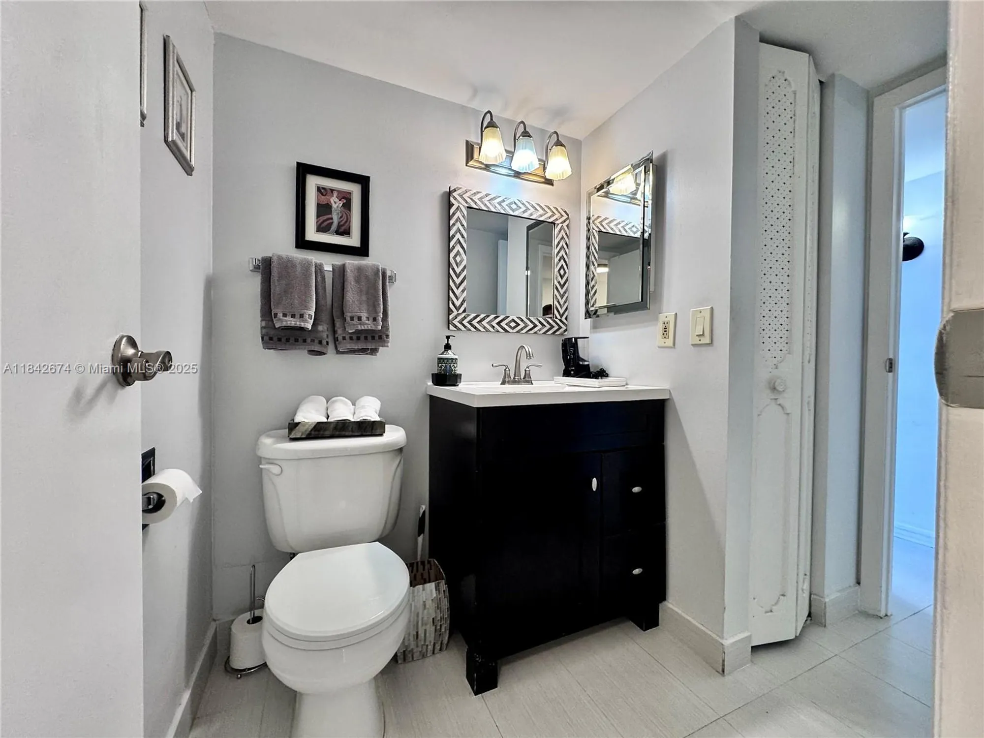 Property Slideshow image 7 of 17 | 20500 w country club dr 210, Aventura, FL, 33180