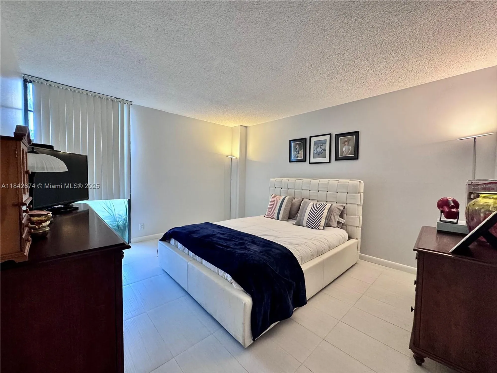 Property Slideshow image 8 of 17 | 20500 w country club dr 210, Aventura, FL, 33180