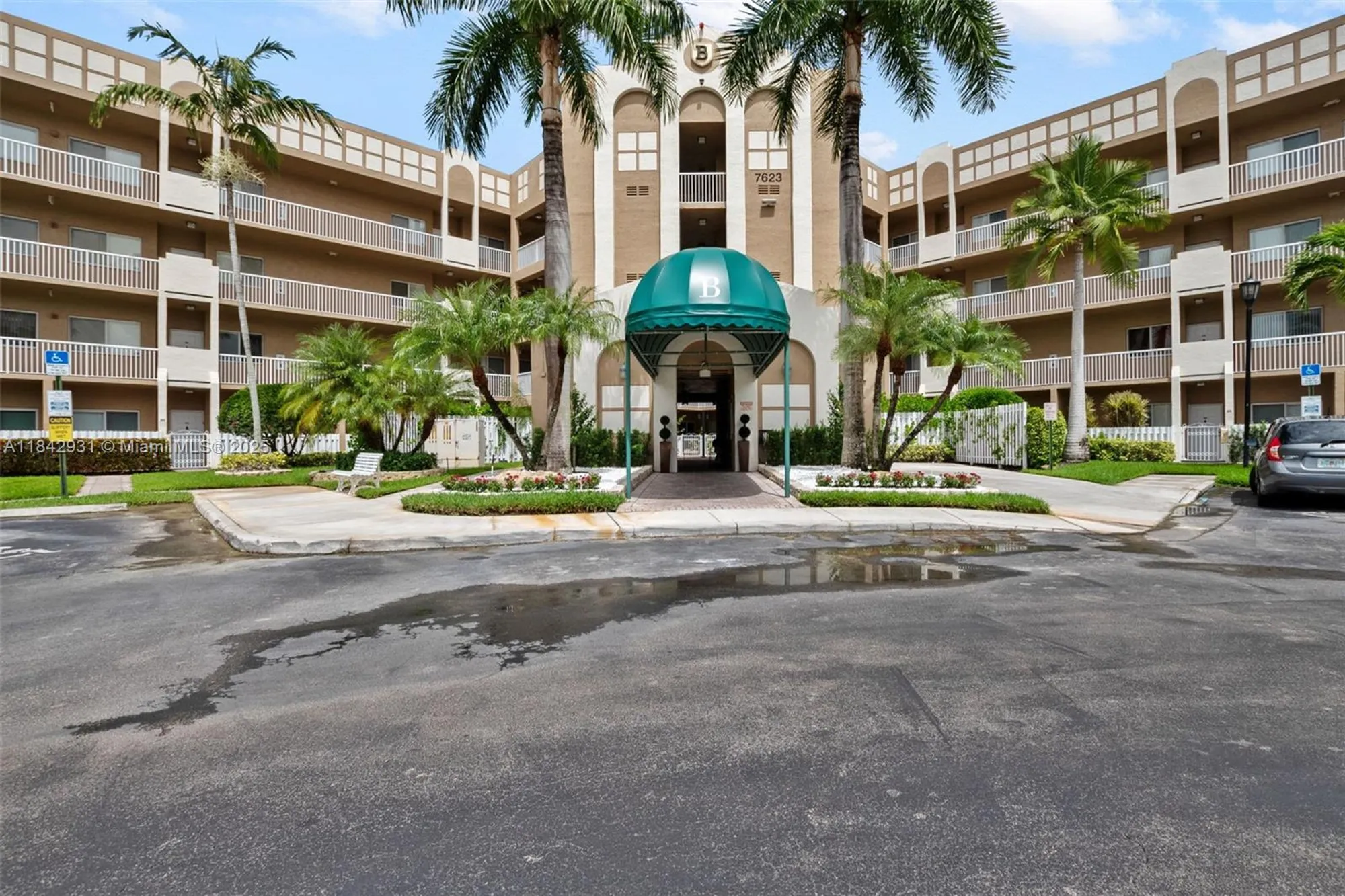 Property Slideshow image 1 of 26 | 7623 southampton ter 204, Tamarac, FL, 33321