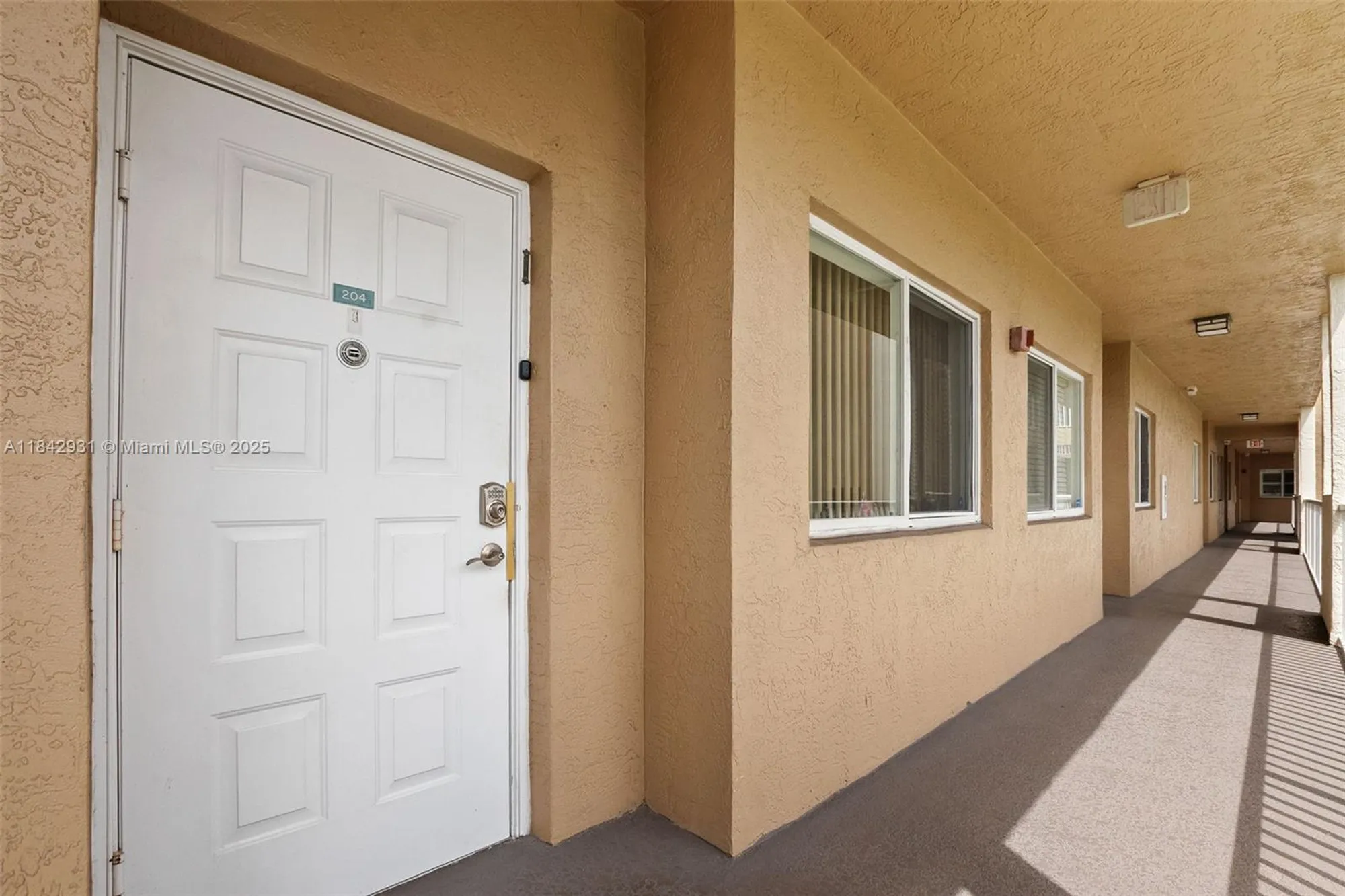 Property Slideshow image 2 of 26 | 7623 southampton ter 204, Tamarac, FL, 33321