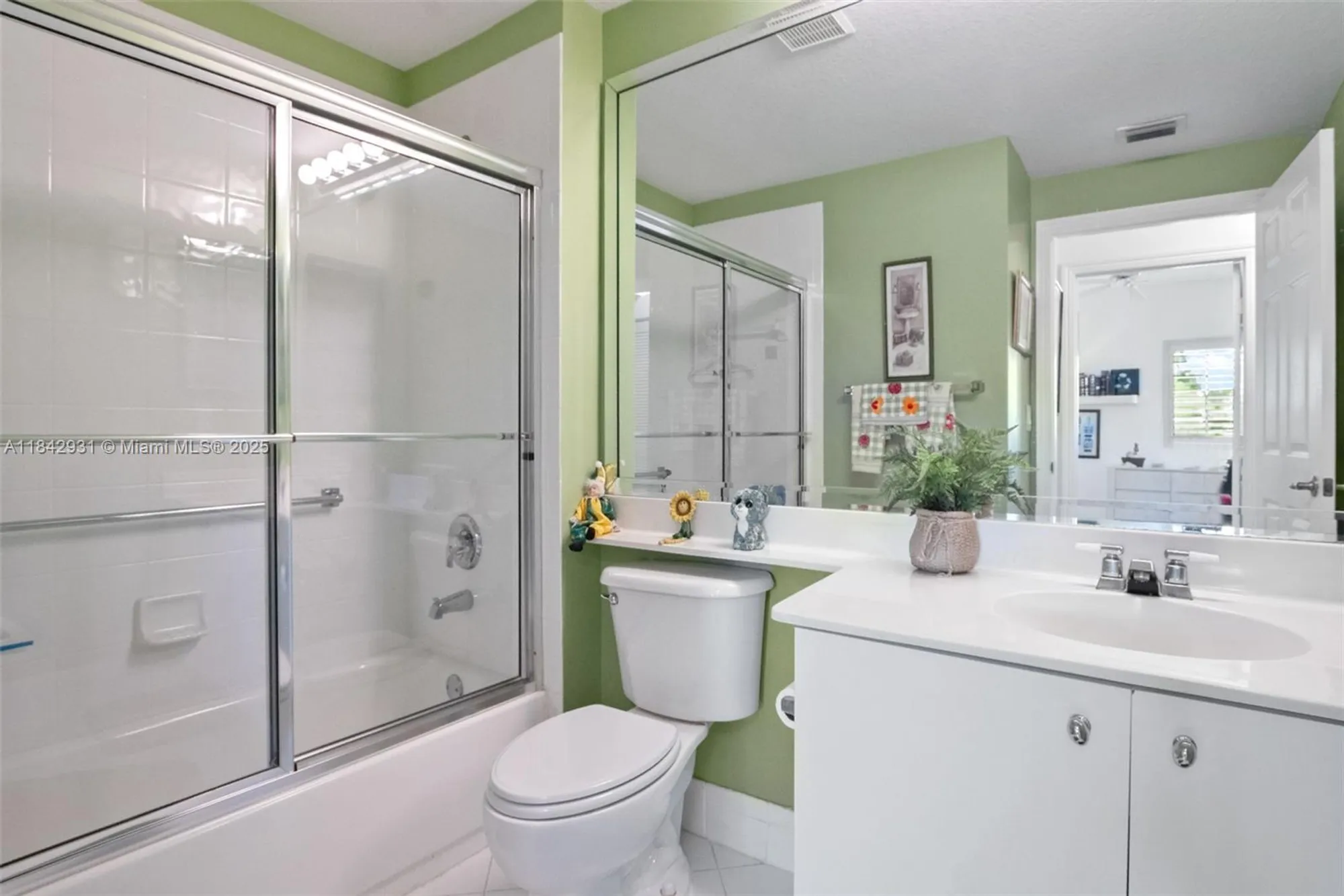 Property Slideshow image 20 of 26 | 7623 southampton ter 204, Tamarac, FL, 33321
