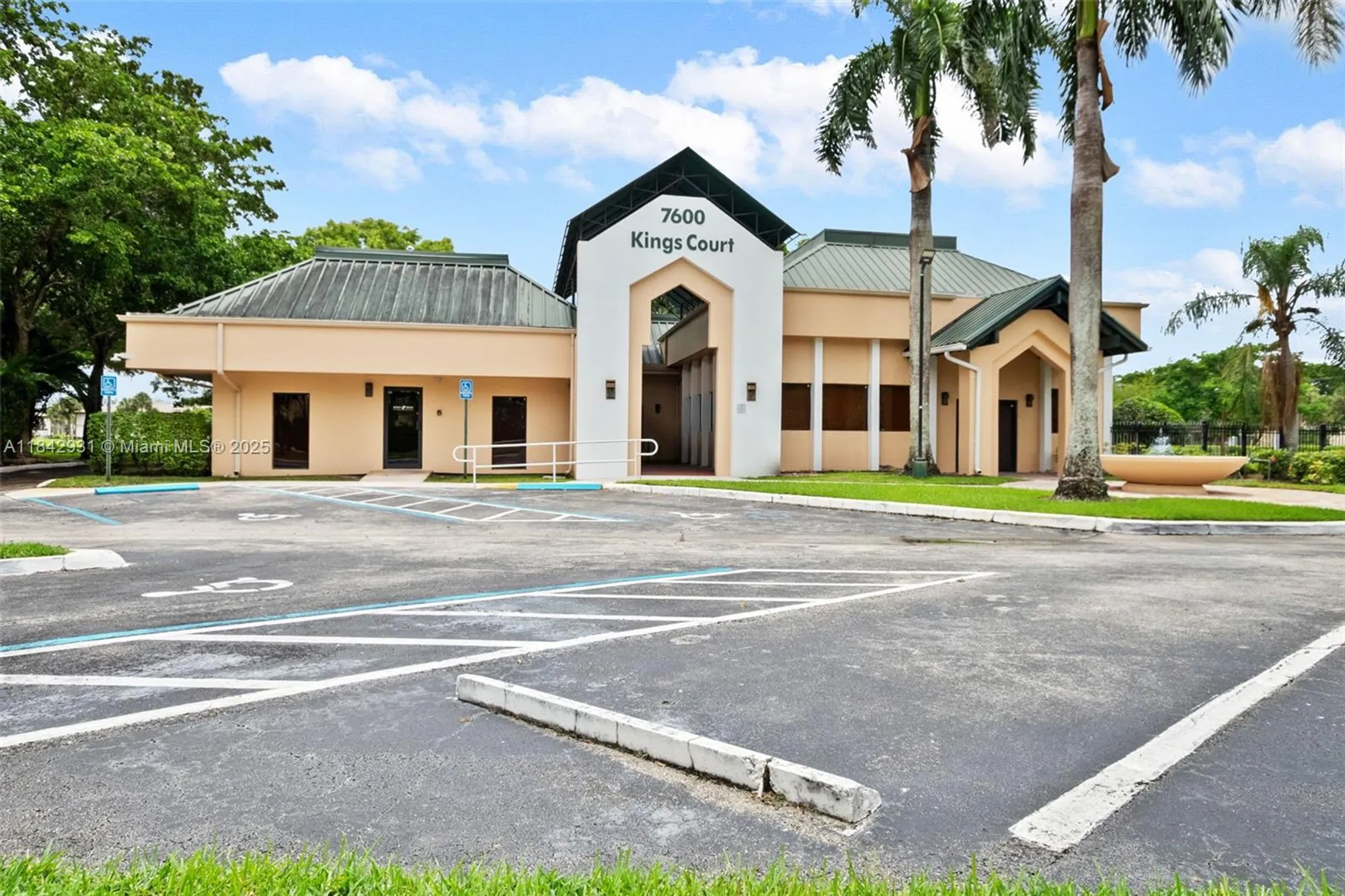 Property Slideshow image 23 of 26 | 7623 southampton ter 204, Tamarac, FL, 33321