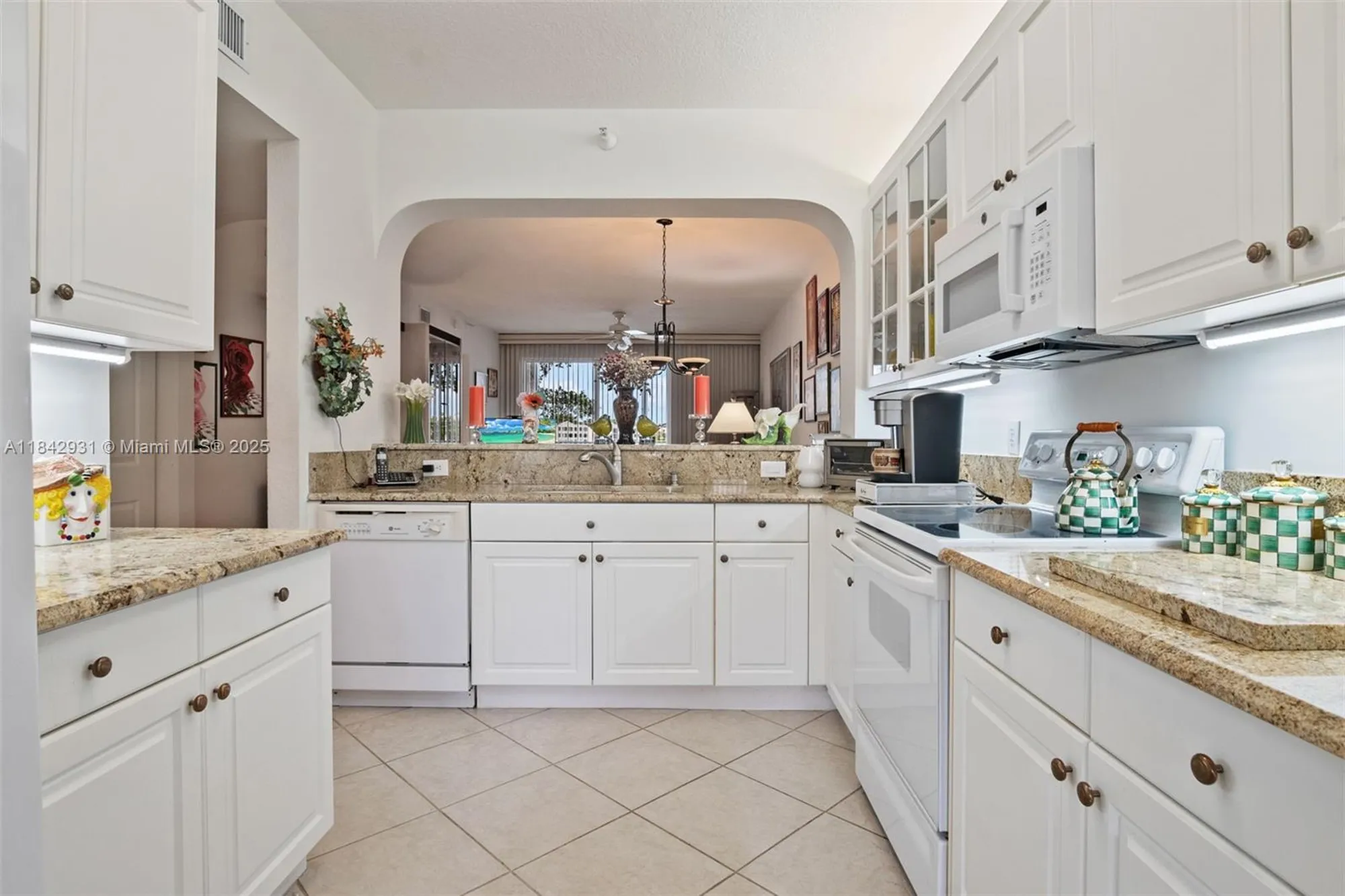 Property Slideshow image 8 of 26 | 7623 southampton ter 204, Tamarac, FL, 33321