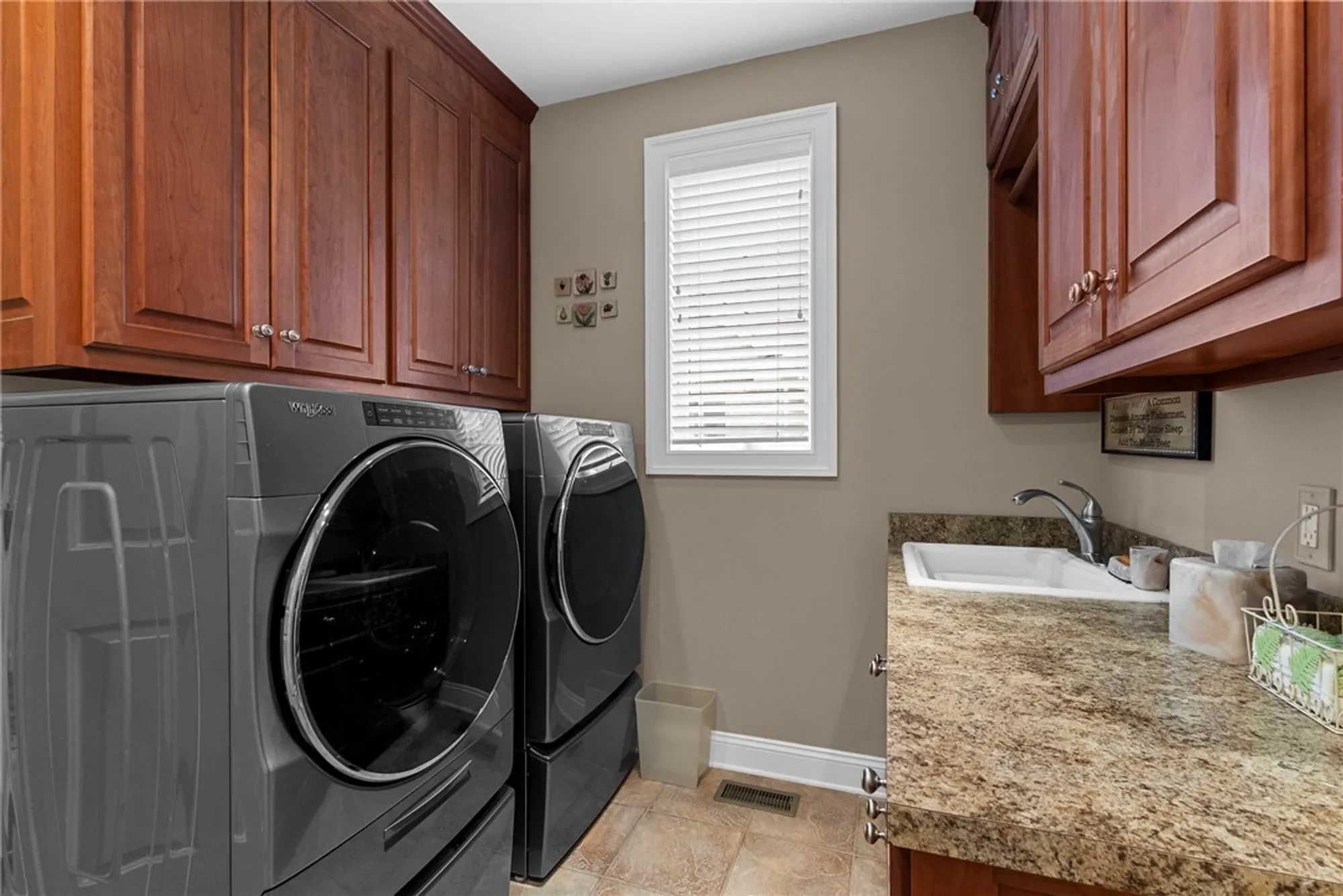 Property Slideshow image 29 of 47 | 412 rivers edge, Williamsburg, VA, 23185