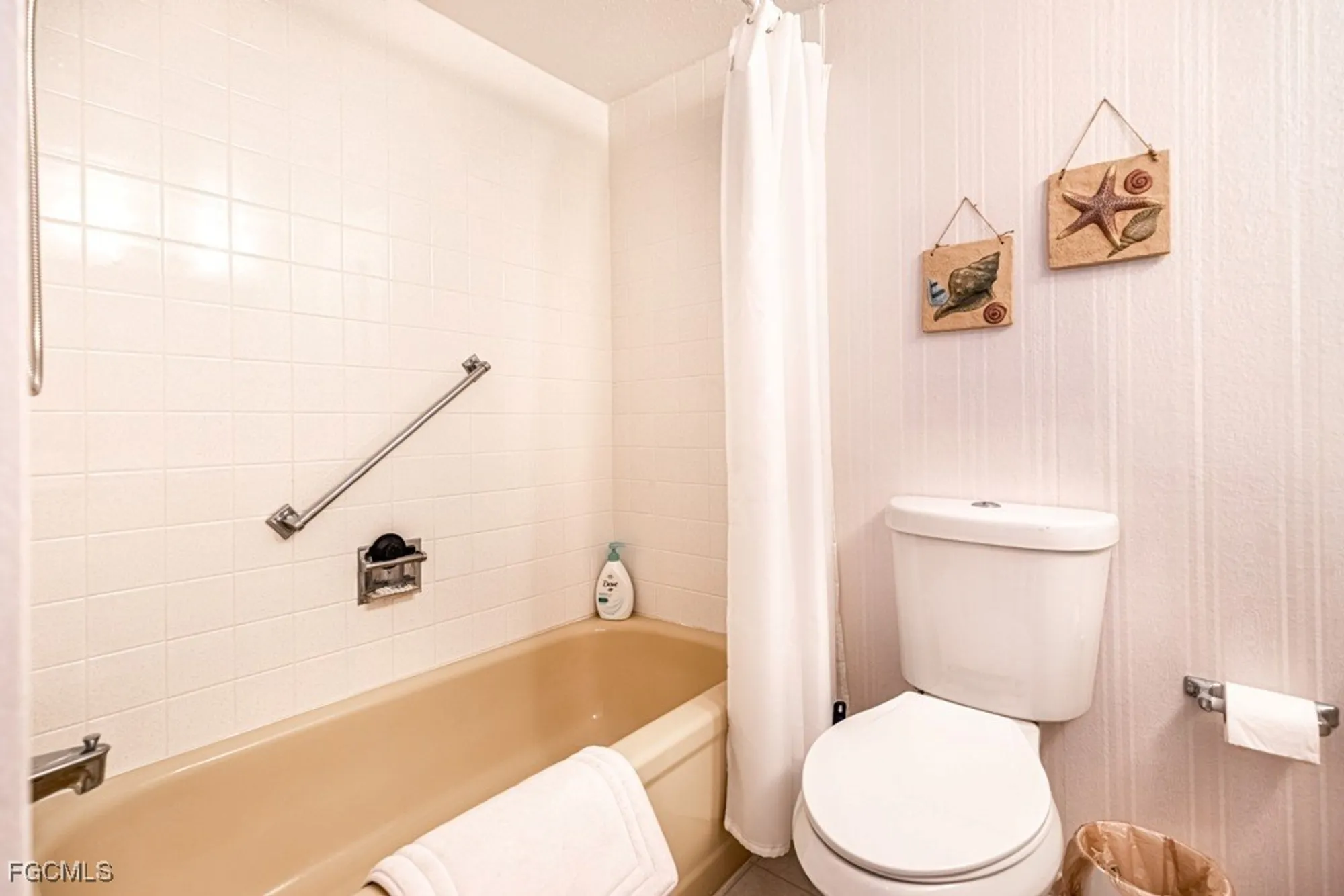 Property Slideshow image 11 of 36 | 1660 pine valley dr 201, Fort Myers, FL, 33907