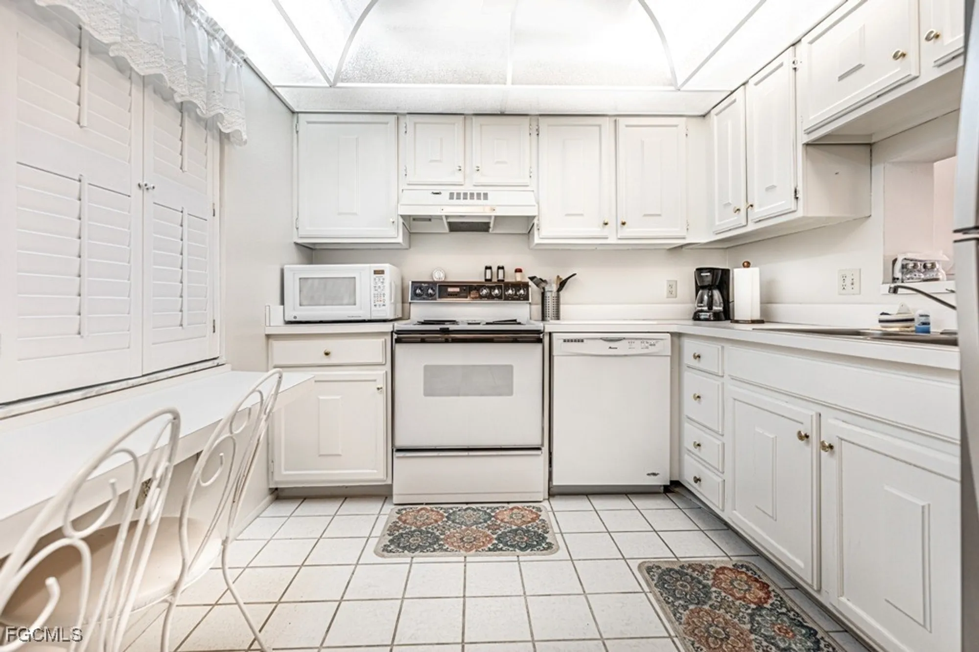 Property Slideshow image 4 of 36 | 1660 pine valley dr 201, Fort Myers, FL, 33907