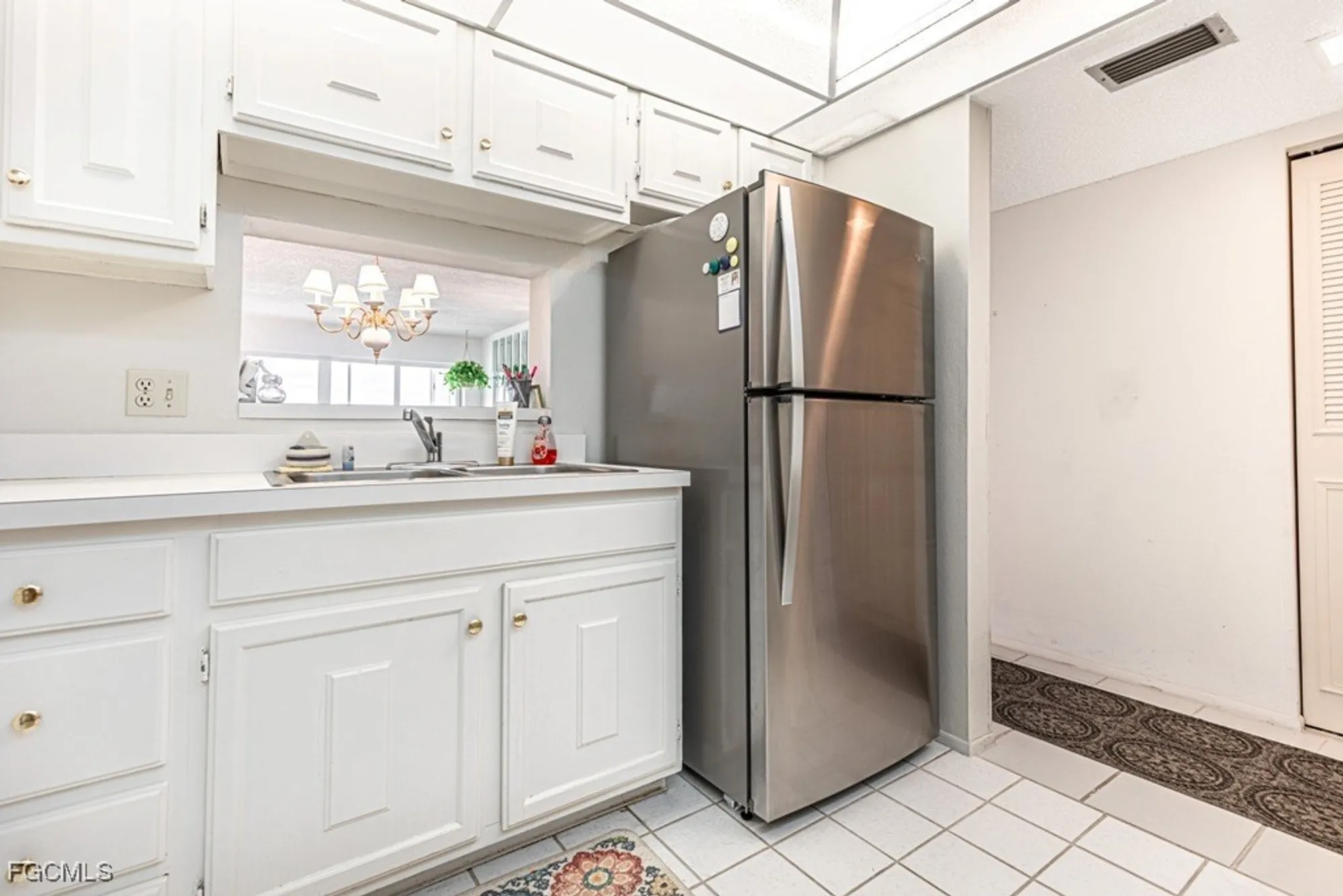 Property Slideshow image 5 of 36 | 1660 pine valley dr 201, Fort Myers, FL, 33907