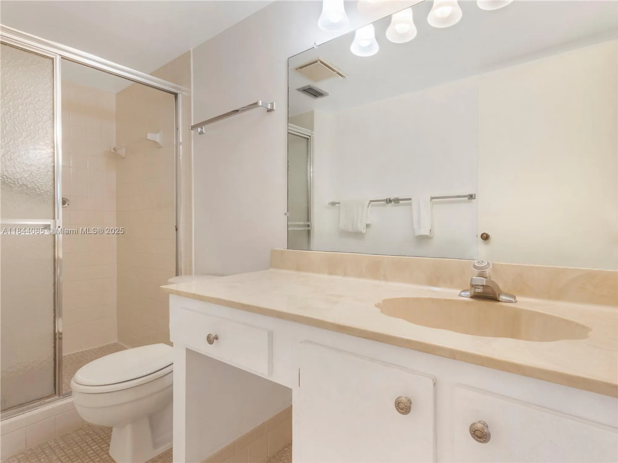 Property Slideshow image 17 of 29 | 14360 strathmore ln apt 203, Delray Beach, FL, 33446