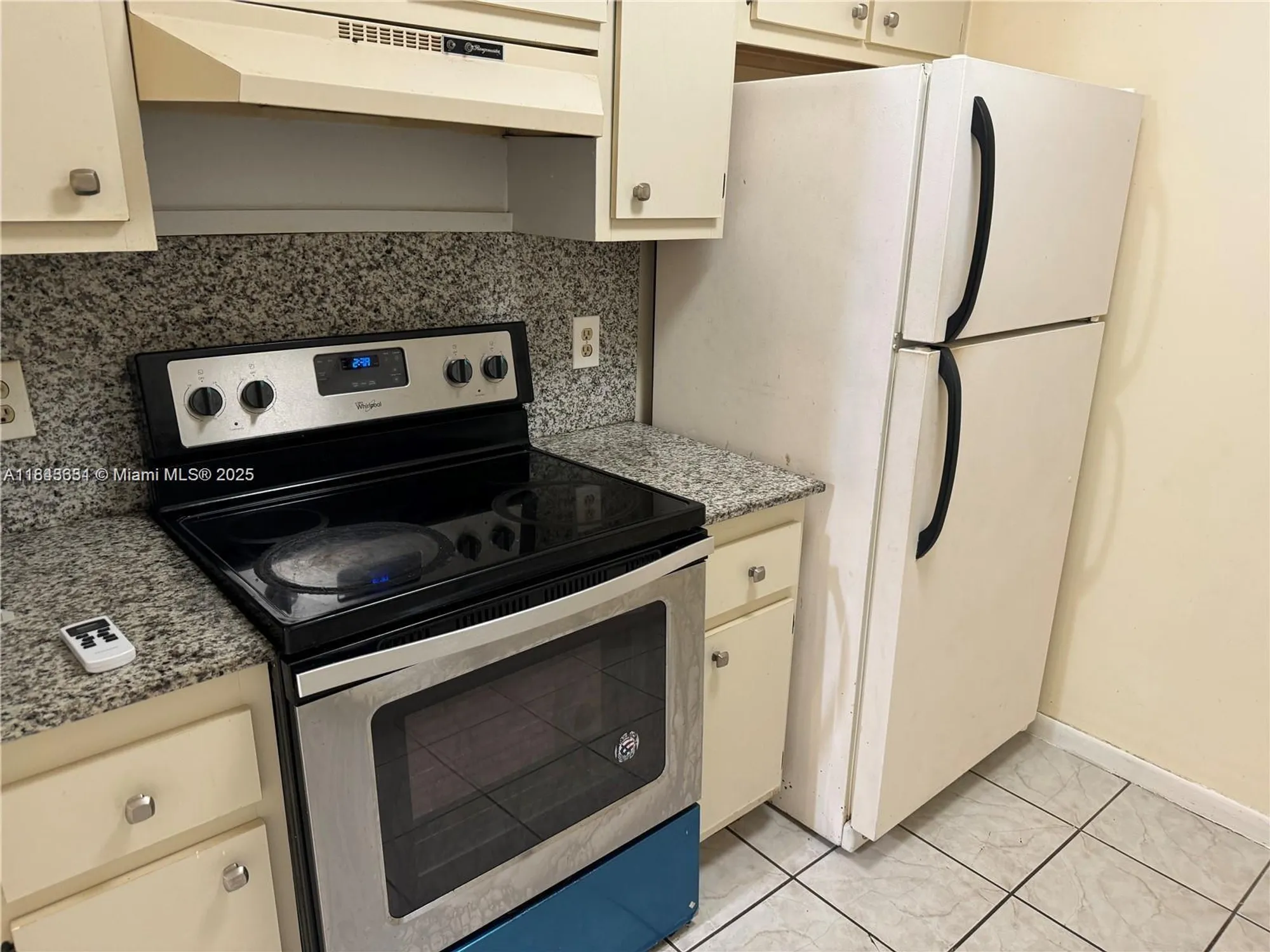 Property Slideshow image 2 of 11 | 200 sw 132nd way apt 313l, Pembroke Pines, FL, 33027