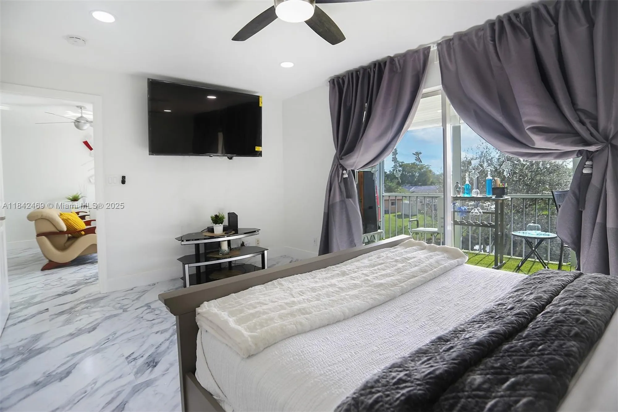Property Slideshow image 18 of 35 | 6570 royal palm blvd 301j, Margate, FL, 33063