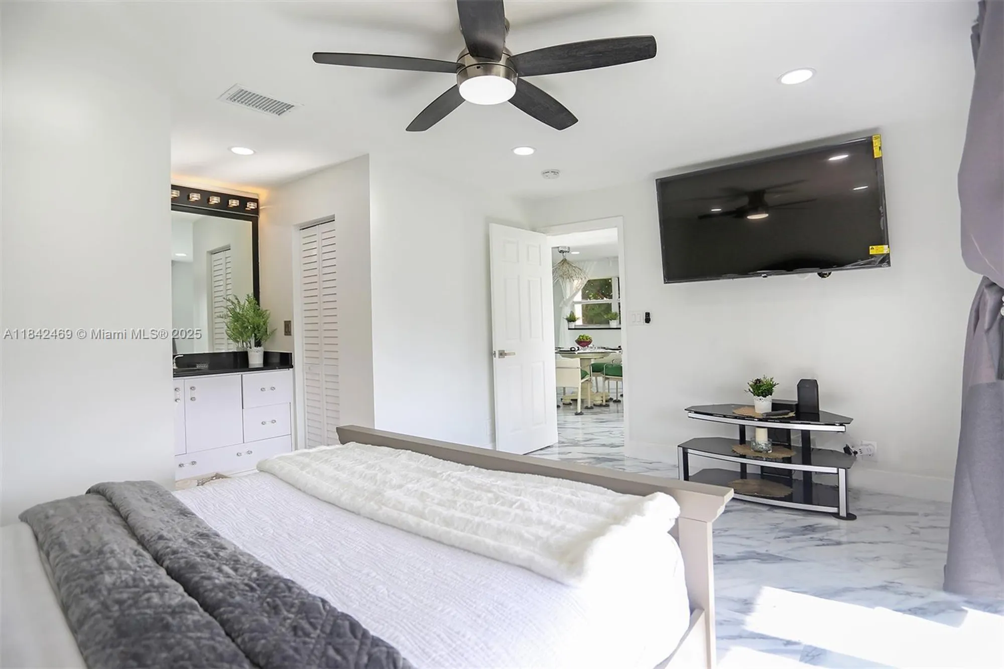 Property Slideshow image 25 of 35 | 6570 royal palm blvd 301j, Margate, FL, 33063