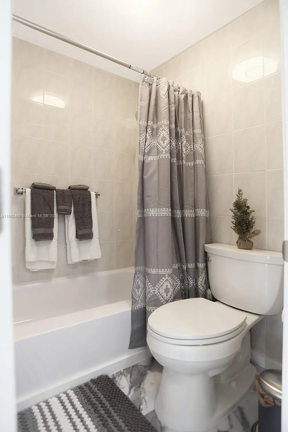 Property Slideshow image 29 of 35 | 6570 royal palm blvd 301j, Margate, FL, 33063
