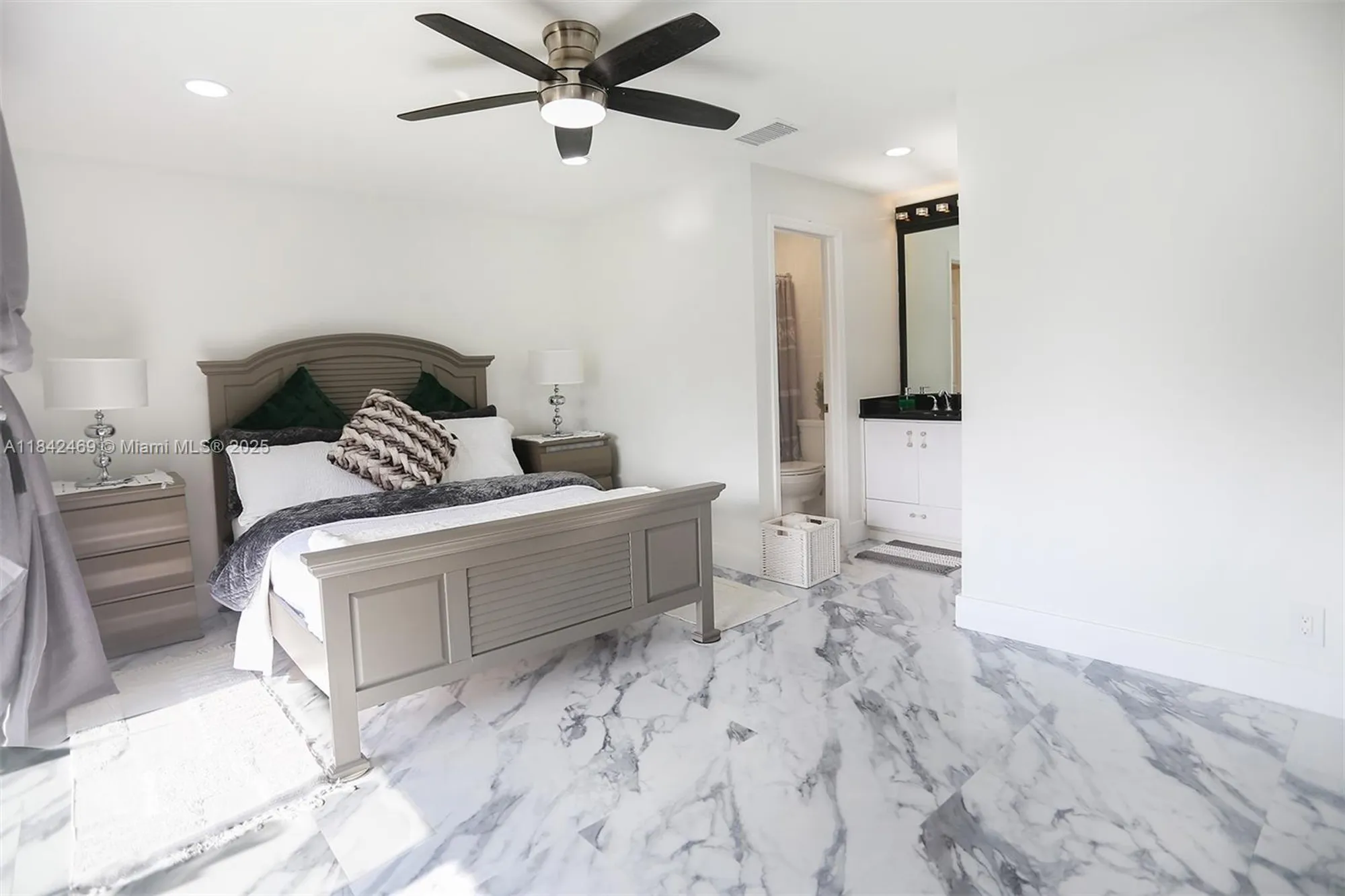 Property Slideshow image 20 of 35 | 6570 royal palm blvd 301j, Margate, FL, 33063
