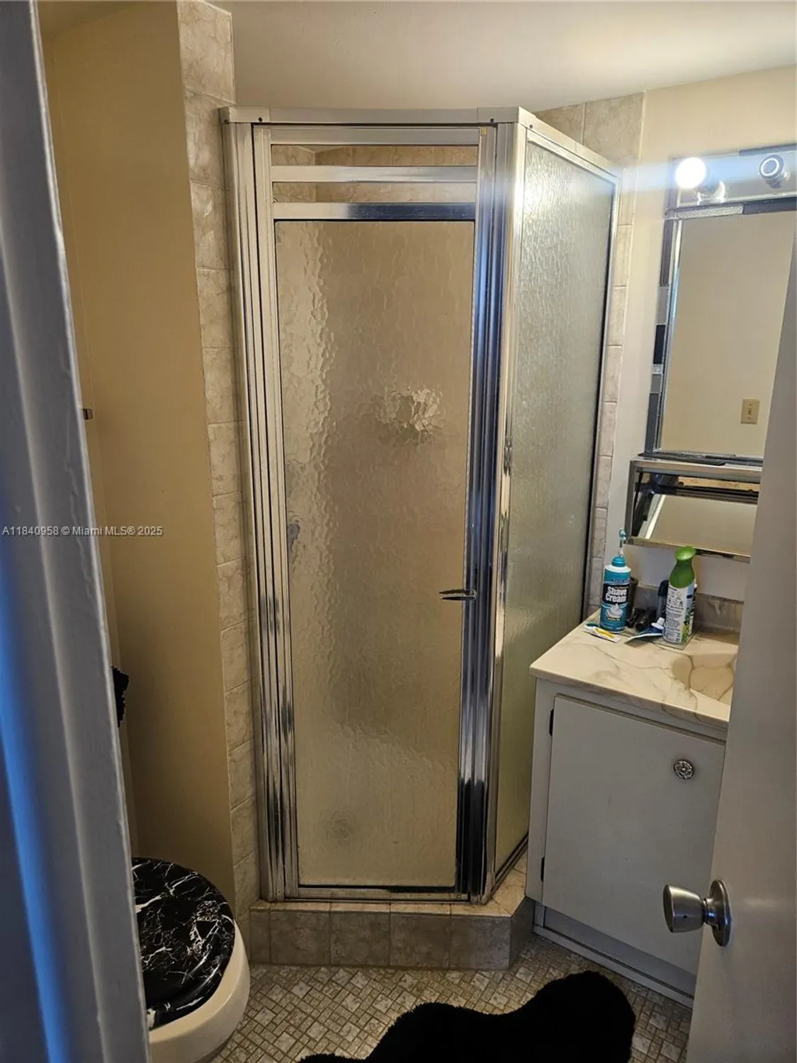 Property Slideshow image 11 of 12 | 901 colony point cir 408, Pembroke Pines, FL, 33026