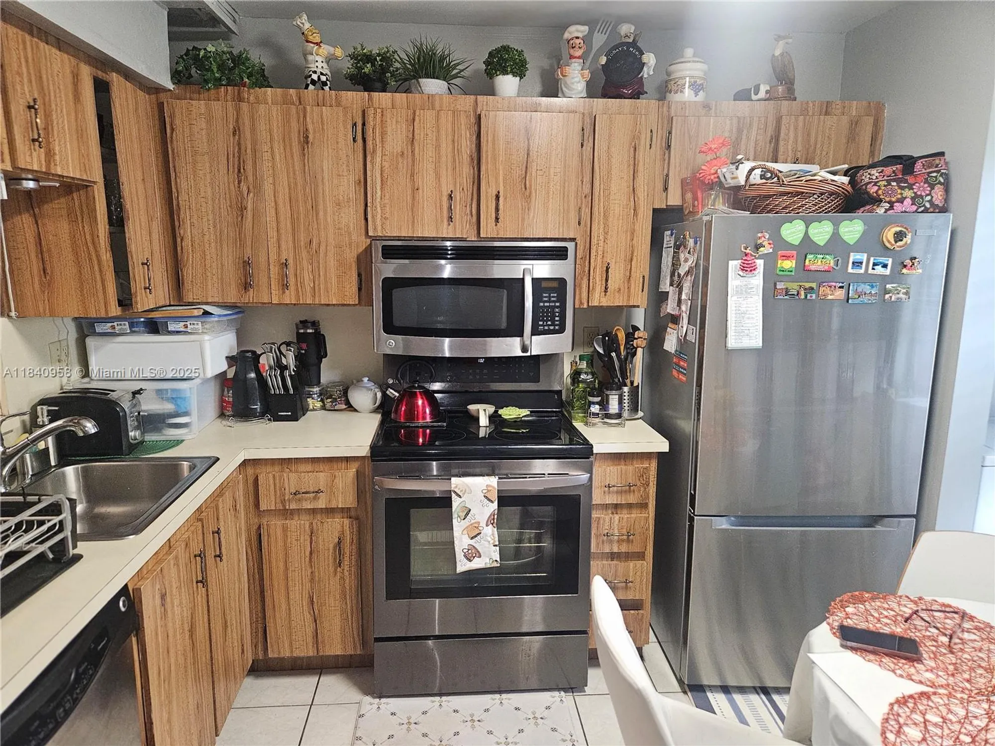 Property Slideshow image 4 of 12 | 901 colony point cir 408, Pembroke Pines, FL, 33026