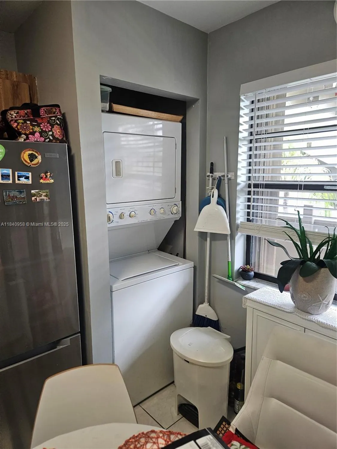 Property Slideshow image 5 of 12 | 901 colony point cir 408, Pembroke Pines, FL, 33026