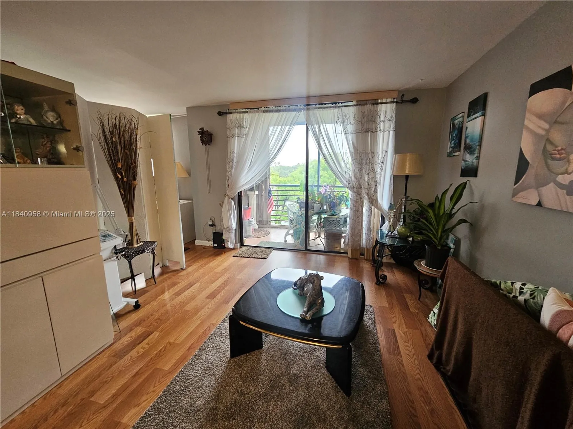 Property Slideshow image 6 of 12 | 901 colony point cir 408, Pembroke Pines, FL, 33026