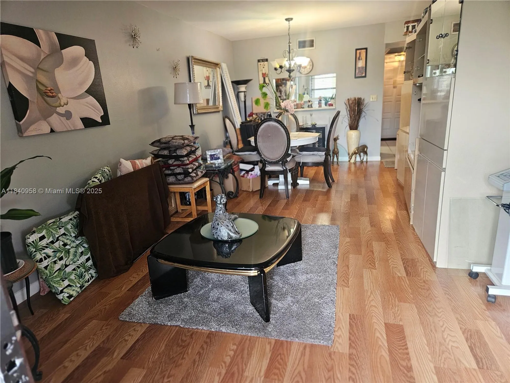 Property Slideshow image 7 of 12 | 901 colony point cir 408, Pembroke Pines, FL, 33026