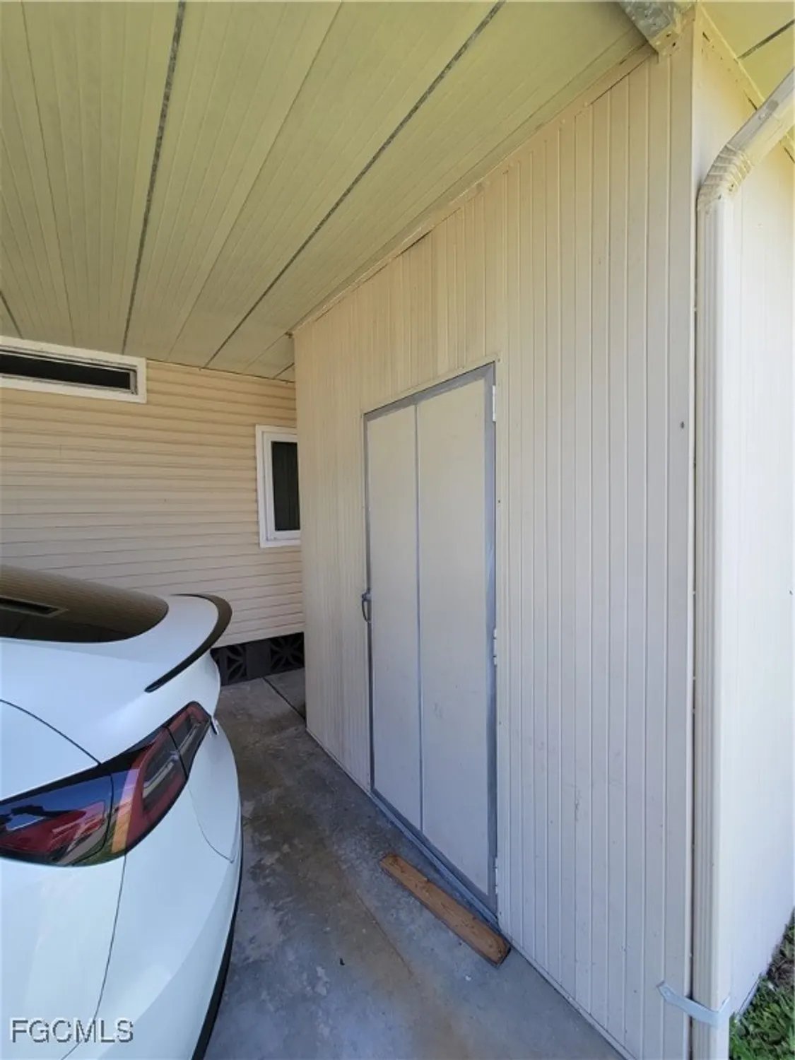 Property Slideshow image 14 of 24 | 5502 sir walter way, North Fort Myers, FL, 33917