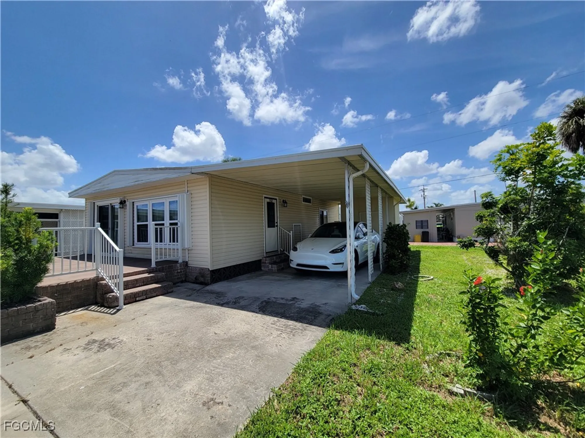 Property Slideshow image 16 of 24 | 5502 sir walter way, North Fort Myers, FL, 33917