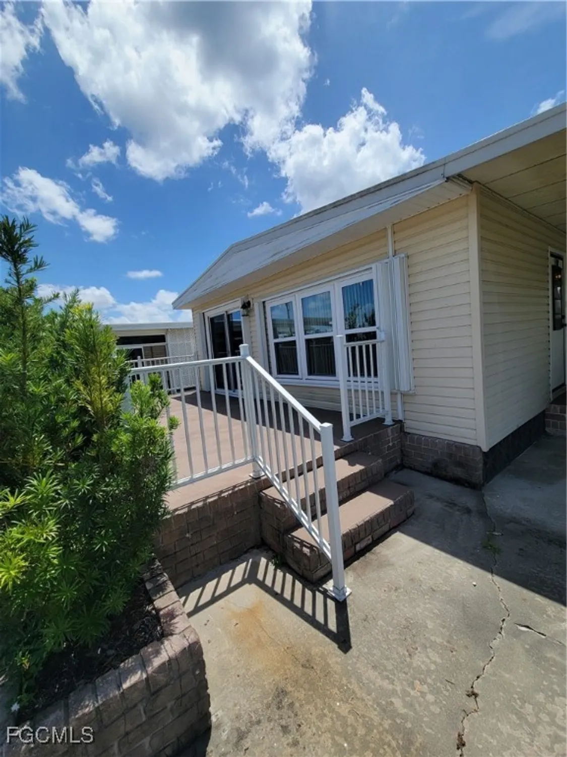 Property Slideshow image 11 of 24 | 5502 sir walter way, North Fort Myers, FL, 33917