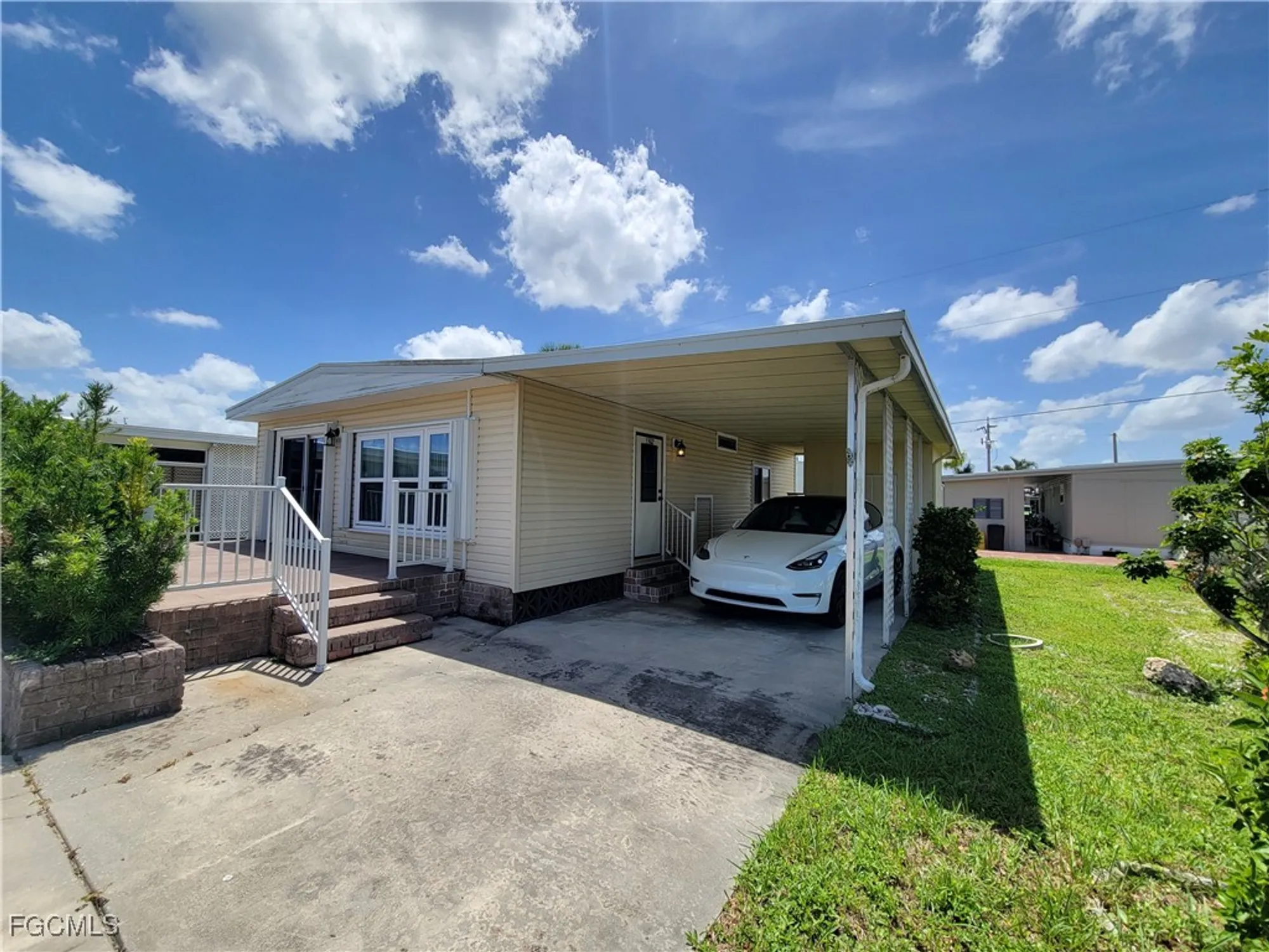 Property Slideshow image 13 of 24 | 5502 sir walter way, North Fort Myers, FL, 33917