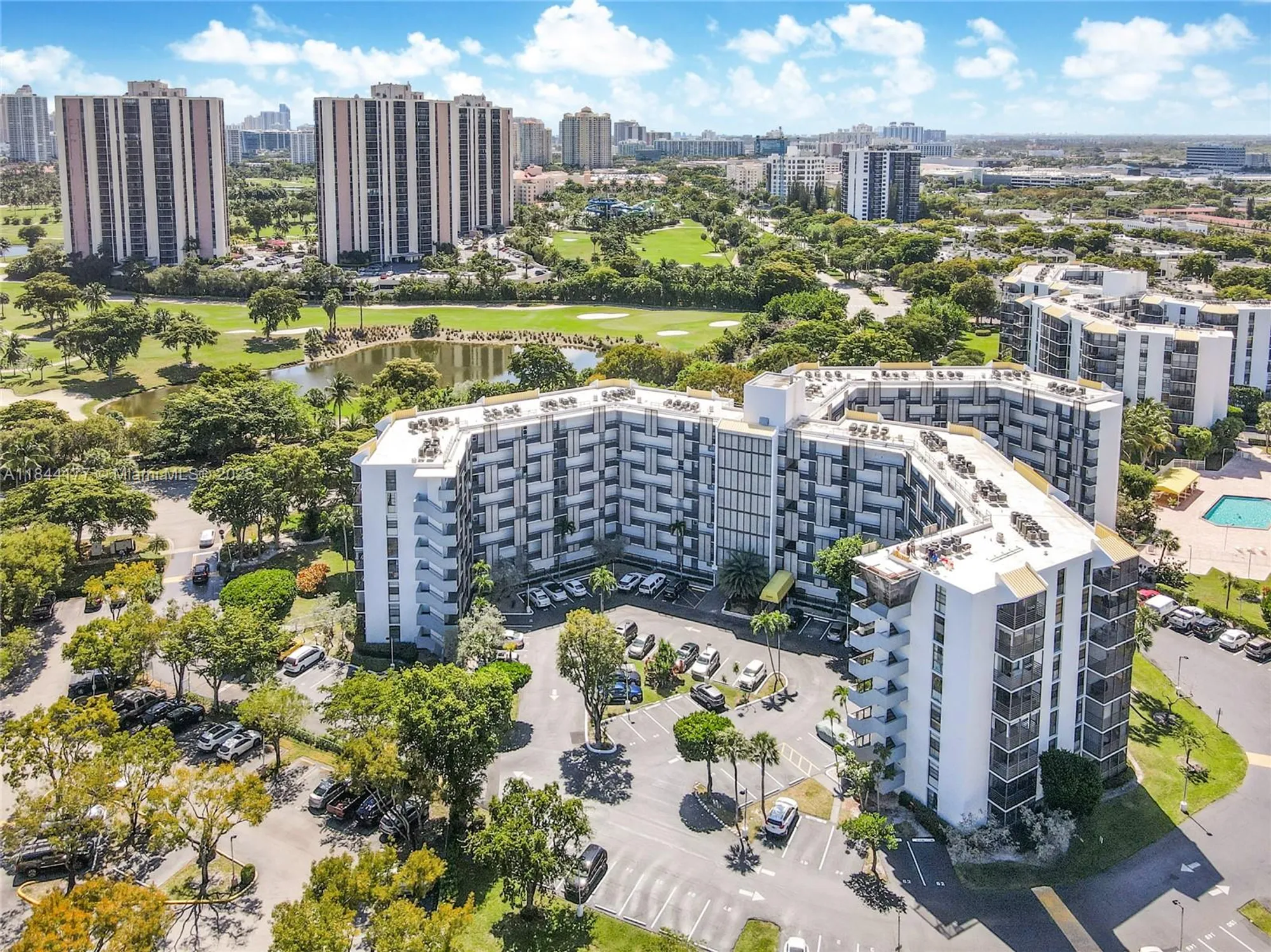 Property Slideshow image 18 of 20 | 20500 w country club dr 517, Aventura, FL, 33180