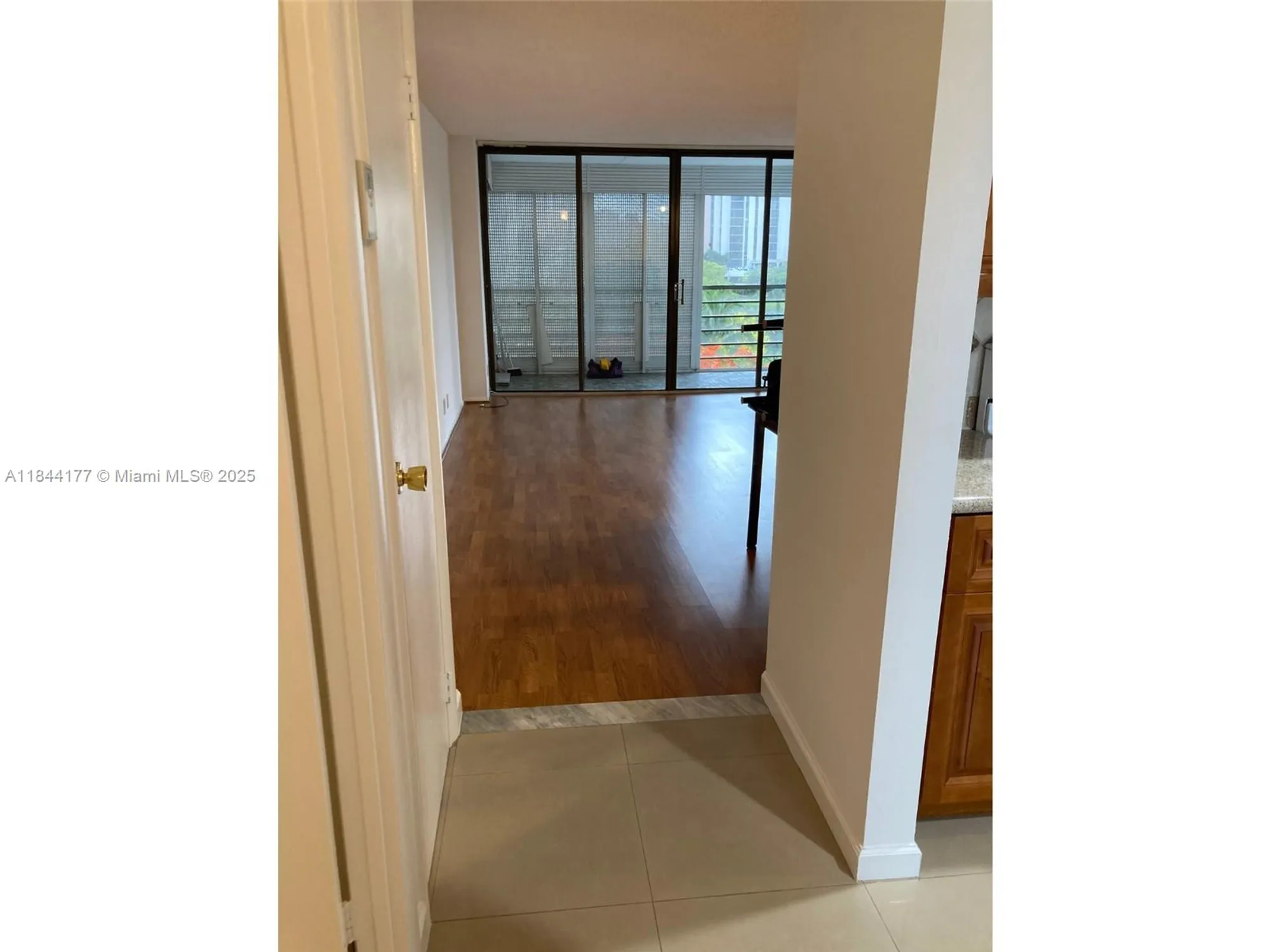 Property Slideshow image 4 of 20 | 20500 w country club dr 517, Aventura, FL, 33180