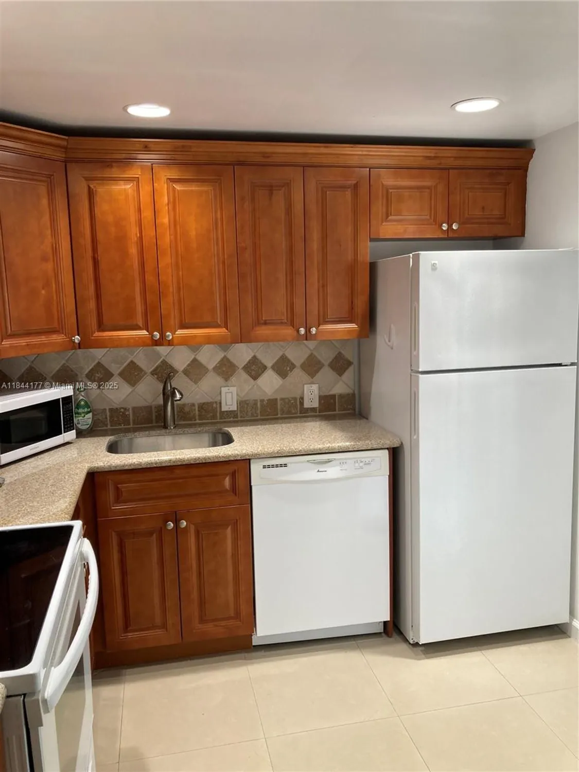 Property Slideshow image 5 of 20 | 20500 w country club dr 517, Aventura, FL, 33180