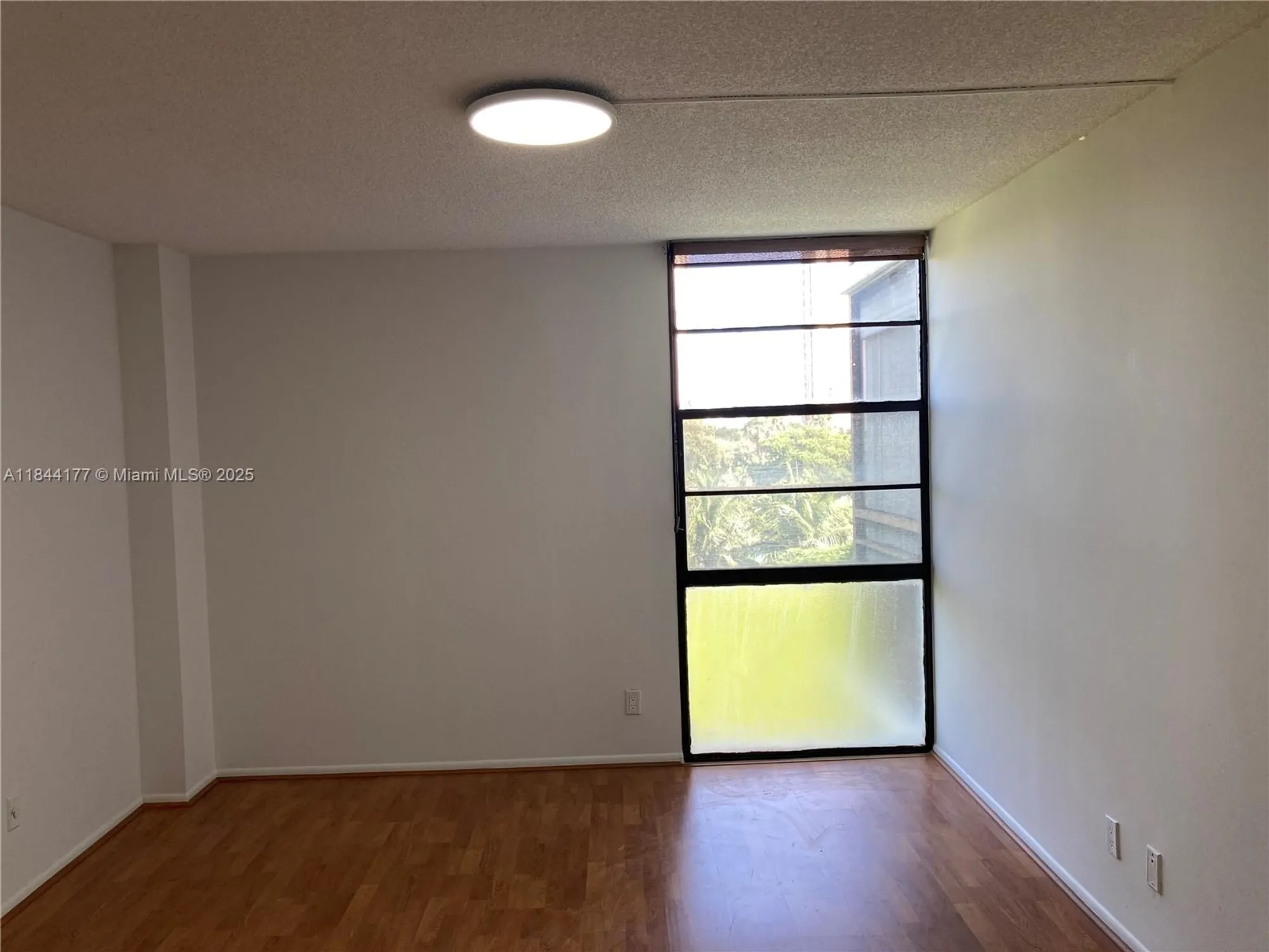 Property Slideshow image 9 of 20 | 20500 w country club dr 517, Aventura, FL, 33180