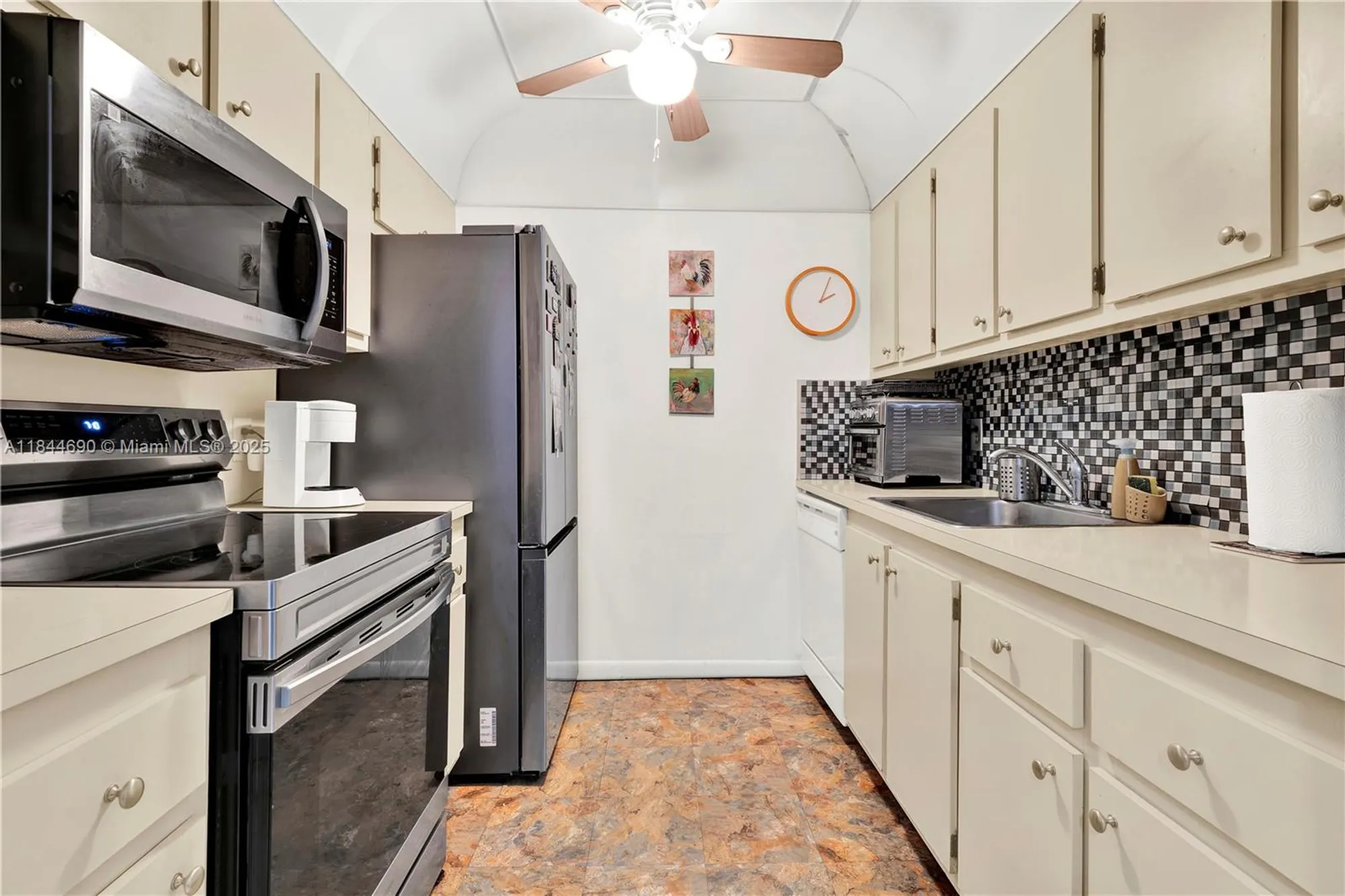 Property Slideshow image 8 of 18 | 13250 sw 7th ct 404l, Pembroke Pines, FL, 33027